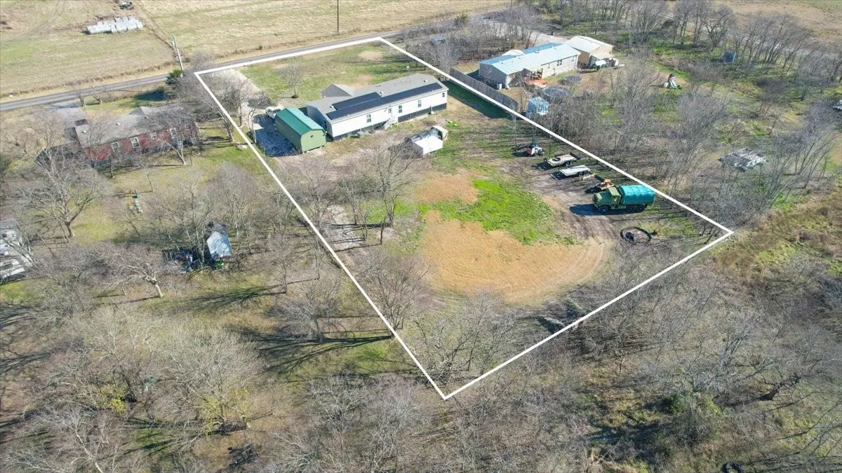 Manufactured Home For Sale in Hunt County , 5740 County Road 1091, Celeste, Texas 75423, 4 Bedrooms, 2 Bathrooms, Garage spaces, 2,432 Sqft, built in 2021, Preowned, Price $299,000, mls#21126764, Real Estate Agent in Celeste, Homes For Sale in Hunt county, Homes For Sale in Celeste, Realtor in Celeste Texas, Real Estate Brokerage Independent Realty Texas, Luminita Cordes Realtor