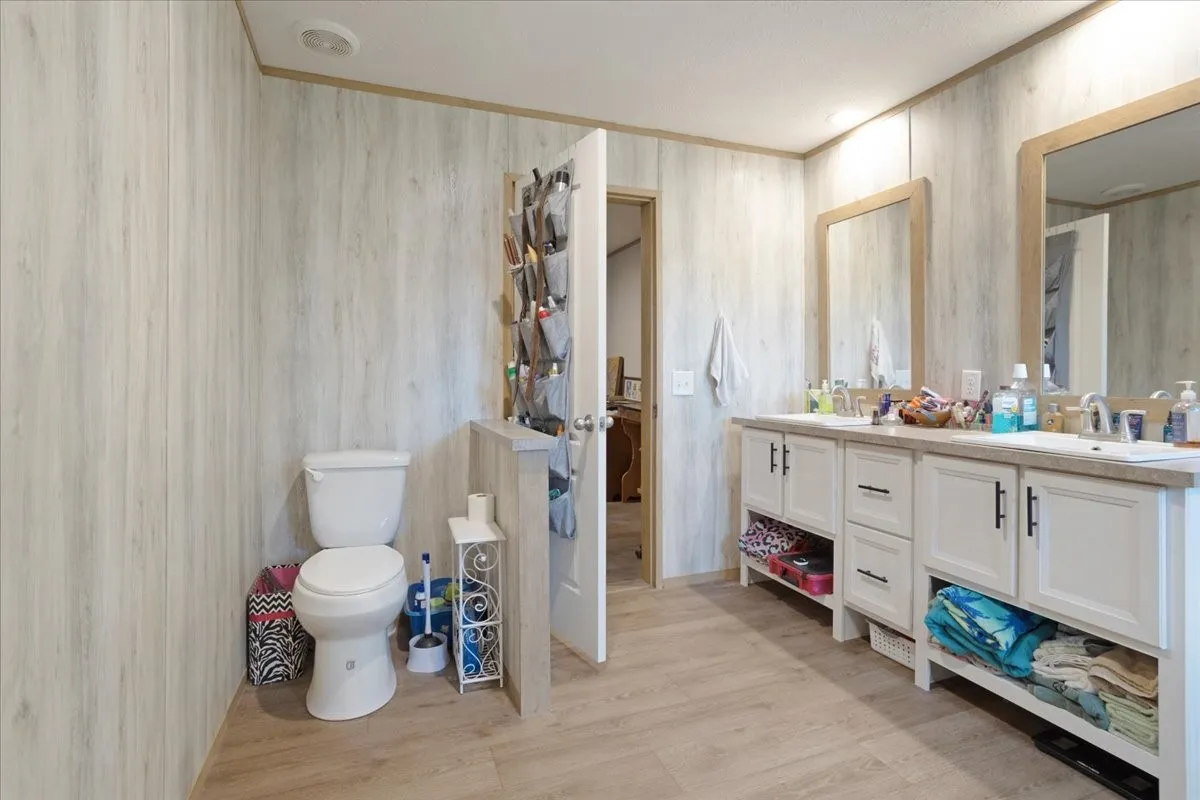 Manufactured Home For Sale in Hunt County , 5740 County Road 1091, Celeste, Texas 75423, 4 Bedrooms, 2 Bathrooms, Garage spaces, 2,432 Sqft, built in 2021, Preowned, Price $299,000, mls#21126764, Real Estate Agent in Celeste, Homes For Sale in Hunt county, Homes For Sale in Celeste, Realtor in Celeste Texas, Real Estate Brokerage Independent Realty Texas, Luminita Cordes Realtor