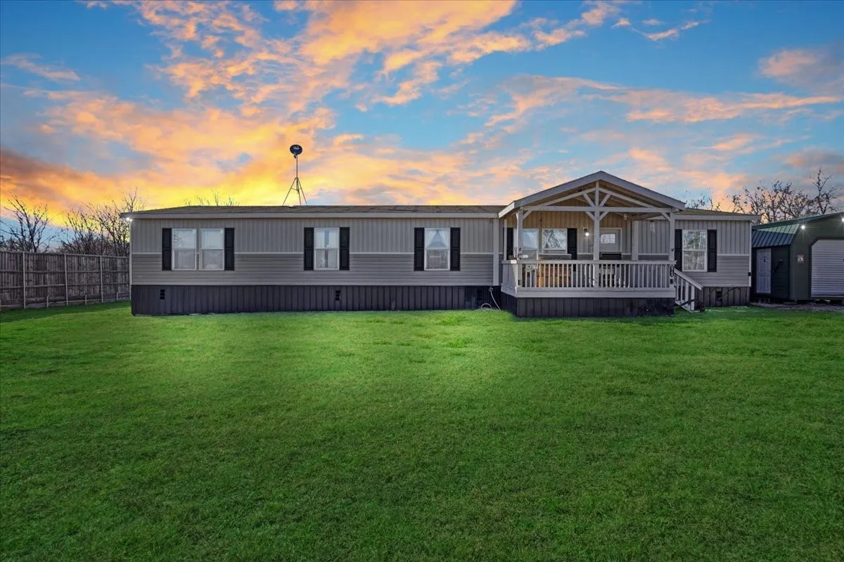 Manufactured Home For Sale in Hunt County , 5740 County Road 1091, Celeste, Texas 75423, 4 Bedrooms, 2 Bathrooms, Garage spaces, 2,432 Sqft, built in 2021, Preowned, Price $299,000, mls#21126764, Real Estate Agent in Celeste, Homes For Sale in Hunt county, Homes For Sale in Celeste, Realtor in Celeste Texas, Real Estate Brokerage Independent Realty Texas, Luminita Cordes Realtor
