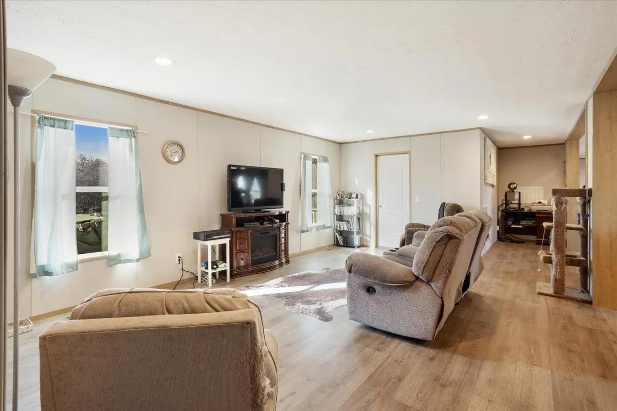 Manufactured Home For Sale in Hunt County , 5740 County Road 1091, Celeste, Texas 75423, 4 Bedrooms, 2 Bathrooms, Garage spaces, 2,432 Sqft, built in 2021, Preowned, Price $299,000, mls#21126764, Real Estate Agent in Celeste, Homes For Sale in Hunt county, Homes For Sale in Celeste, Realtor in Celeste Texas, Real Estate Brokerage Independent Realty Texas, Luminita Cordes Realtor