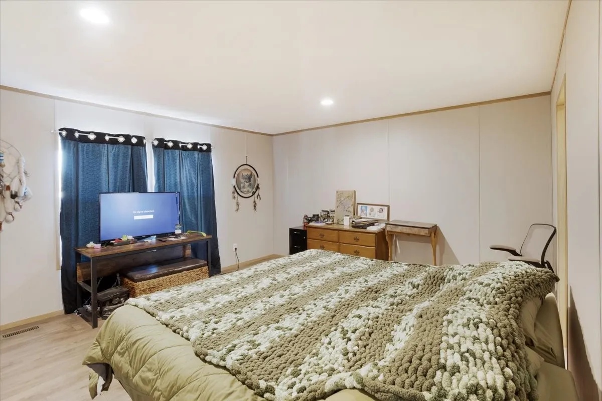 Manufactured Home For Sale in Hunt County , 5740 County Road 1091, Celeste, Texas 75423, 4 Bedrooms, 2 Bathrooms, Garage spaces, 2,432 Sqft, built in 2021, Preowned, Price $299,000, mls#21126764, Real Estate Agent in Celeste, Homes For Sale in Hunt county, Homes For Sale in Celeste, Realtor in Celeste Texas, Real Estate Brokerage Independent Realty Texas, Luminita Cordes Realtor