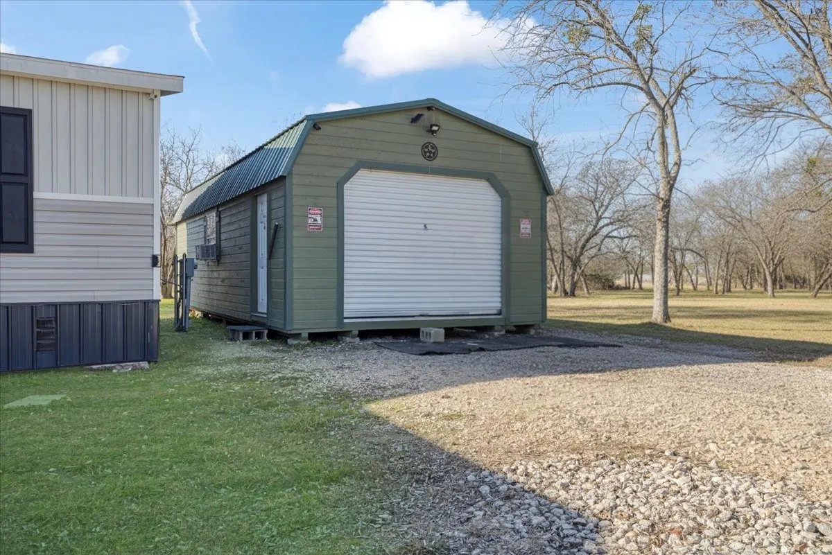 Manufactured Home For Sale in Hunt County , 5740 County Road 1091, Celeste, Texas 75423, 4 Bedrooms, 2 Bathrooms, Garage spaces, 2,432 Sqft, built in 2021, Preowned, Price $299,000, mls#21126764, Real Estate Agent in Celeste, Homes For Sale in Hunt county, Homes For Sale in Celeste, Realtor in Celeste Texas, Real Estate Brokerage Independent Realty Texas, Luminita Cordes Realtor
