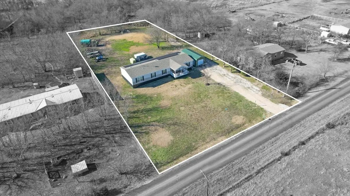 Manufactured Home For Sale in Hunt County , 5740 County Road 1091, Celeste, Texas 75423, 4 Bedrooms, 2 Bathrooms, Garage spaces, 2,432 Sqft, built in 2021, Preowned, Price $299,000, mls#21126764, Real Estate Agent in Celeste, Homes For Sale in Hunt county, Homes For Sale in Celeste, Realtor in Celeste Texas, Real Estate Brokerage Independent Realty Texas, Luminita Cordes Realtor