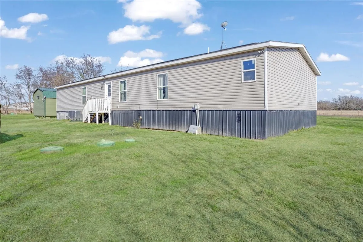Manufactured Home For Sale in Hunt County , 5740 County Road 1091, Celeste, Texas 75423, 4 Bedrooms, 2 Bathrooms, Garage spaces, 2,432 Sqft, built in 2021, Preowned, Price $299,000, mls#21126764, Real Estate Agent in Celeste, Homes For Sale in Hunt county, Homes For Sale in Celeste, Realtor in Celeste Texas, Real Estate Brokerage Independent Realty Texas, Luminita Cordes Realtor