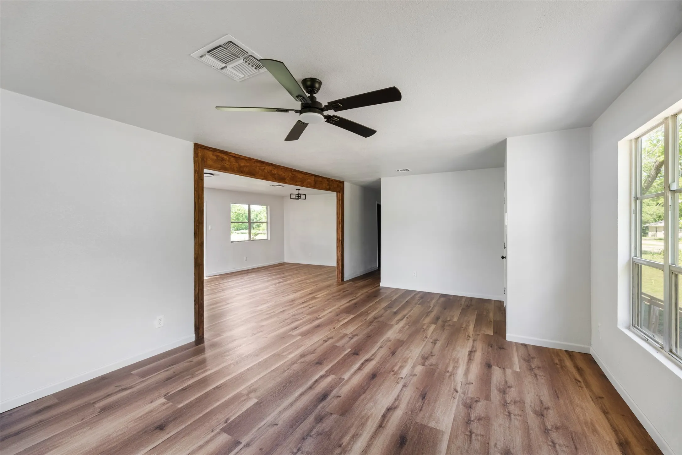 Single Family Residence For Sale in Navarro County , 103 Ivy Street, Goodlow, Texas 75144, 3 Bedroom, 2 Bathroom, Garage spaces, 1,456 Sqft, built in 1984, Preowned, mls#21127041, Real Estate Agent in Goodlow, Homes For Sale in Navarro county, Homes For Sale in Goodlow, Realtor in Goodlow Texas, Real Estate Brokerage Independent Realty Texas, Luminita Cordes Realtor