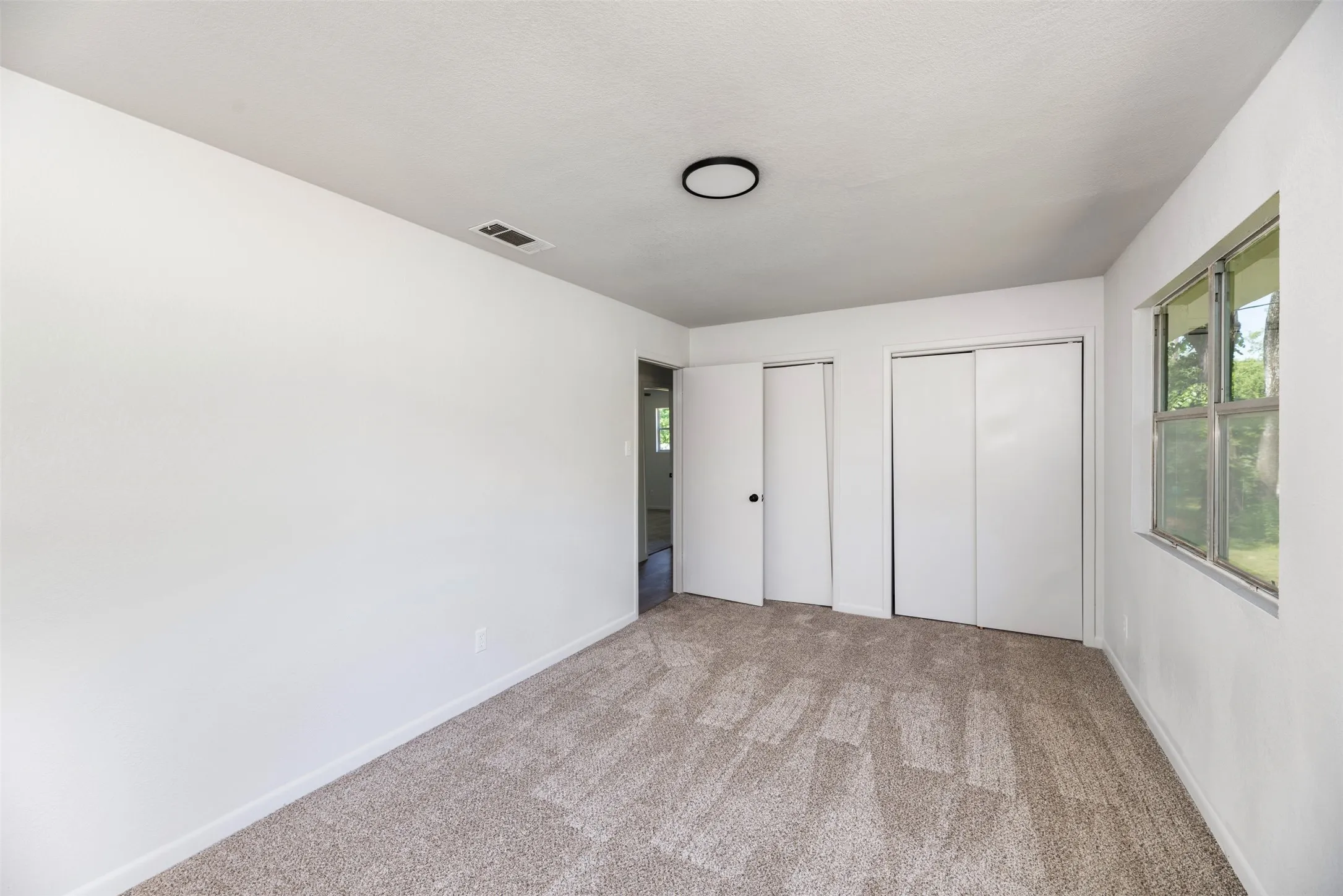 Single Family Residence For Sale in Navarro County , 103 Ivy Street, Goodlow, Texas 75144, 3 Bedroom, 2 Bathroom, Garage spaces, 1,456 Sqft, built in 1984, Preowned, mls#21127041, Real Estate Agent in Goodlow, Homes For Sale in Navarro county, Homes For Sale in Goodlow, Realtor in Goodlow Texas, Real Estate Brokerage Independent Realty Texas, Luminita Cordes Realtor