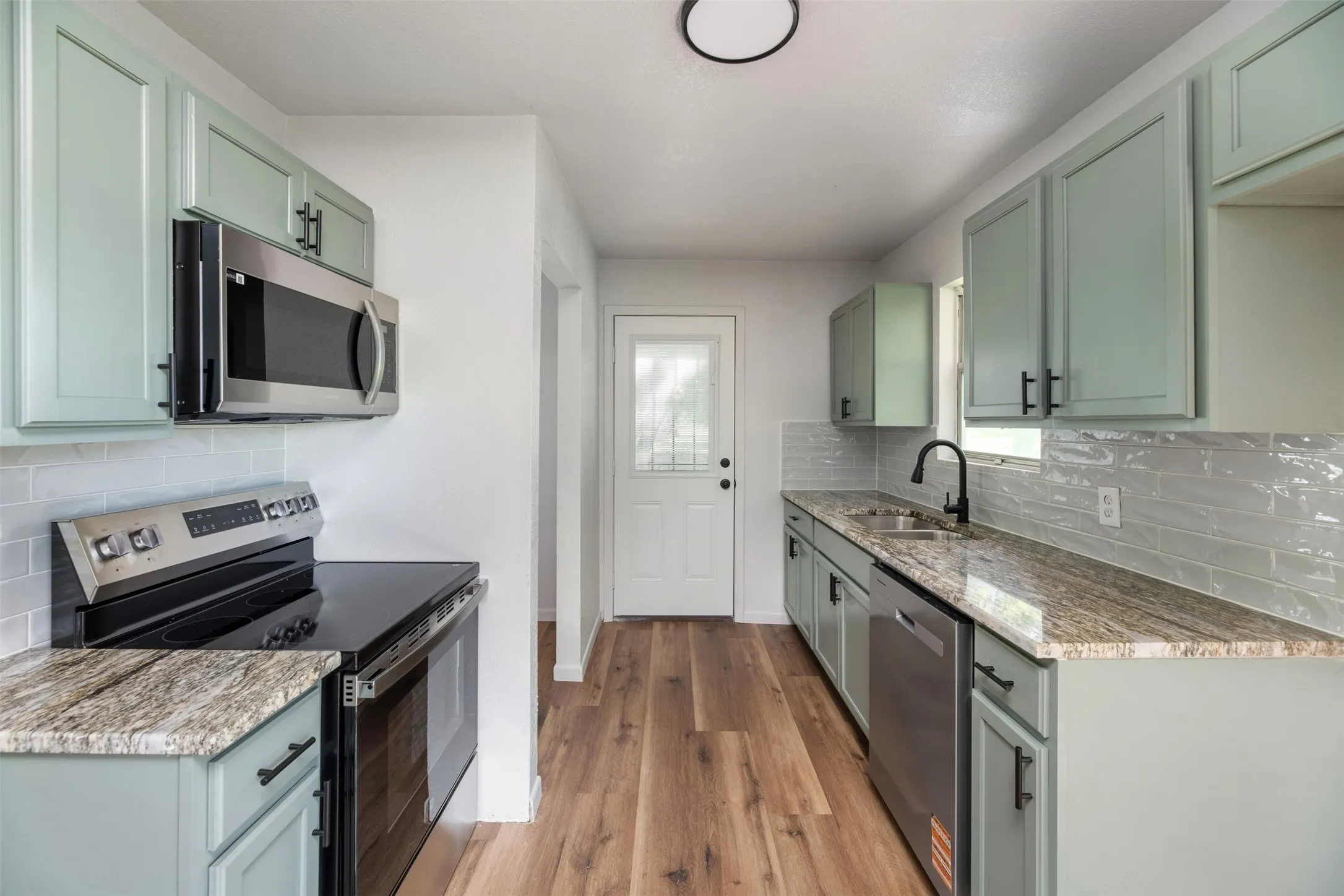 Single Family Residence For Sale in Navarro County , 103 Ivy Street, Goodlow, Texas 75144, 3 Bedroom, 2 Bathroom, Garage spaces, 1,456 Sqft, built in 1984, Preowned, mls#21127041, Real Estate Agent in Goodlow, Homes For Sale in Navarro county, Homes For Sale in Goodlow, Realtor in Goodlow Texas, Real Estate Brokerage Independent Realty Texas, Luminita Cordes Realtor
