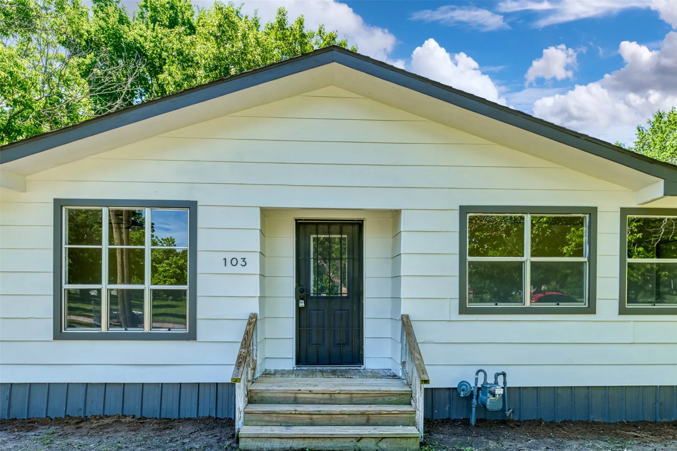 Single Family Residence For Sale in Navarro County , 103 Ivy Street, Goodlow, Texas 75144, 3 Bedroom, 2 Bathroom, Garage spaces, 1,456 Sqft, built in 1984, Preowned, mls#21127041, Real Estate Agent in Goodlow, Homes For Sale in Navarro county, Homes For Sale in Goodlow, Realtor in Goodlow Texas, Real Estate Brokerage Independent Realty Texas, Luminita Cordes Realtor