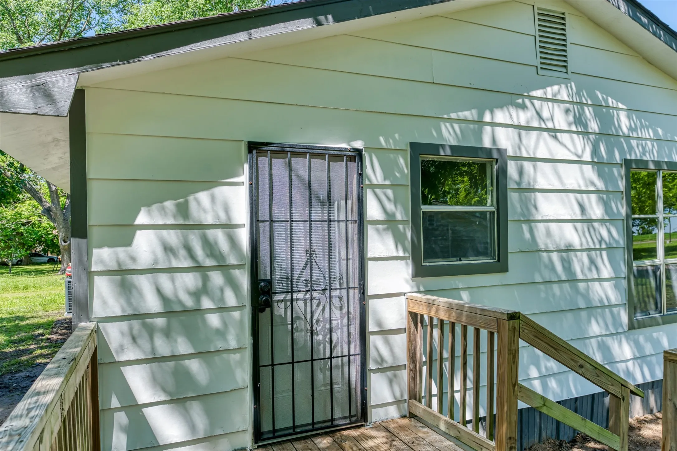 Single Family Residence For Sale in Navarro County , 103 Ivy Street, Goodlow, Texas 75144, 3 Bedroom, 2 Bathroom, Garage spaces, 1,456 Sqft, built in 1984, Preowned, mls#21127041, Real Estate Agent in Goodlow, Homes For Sale in Navarro county, Homes For Sale in Goodlow, Realtor in Goodlow Texas, Real Estate Brokerage Independent Realty Texas, Luminita Cordes Realtor