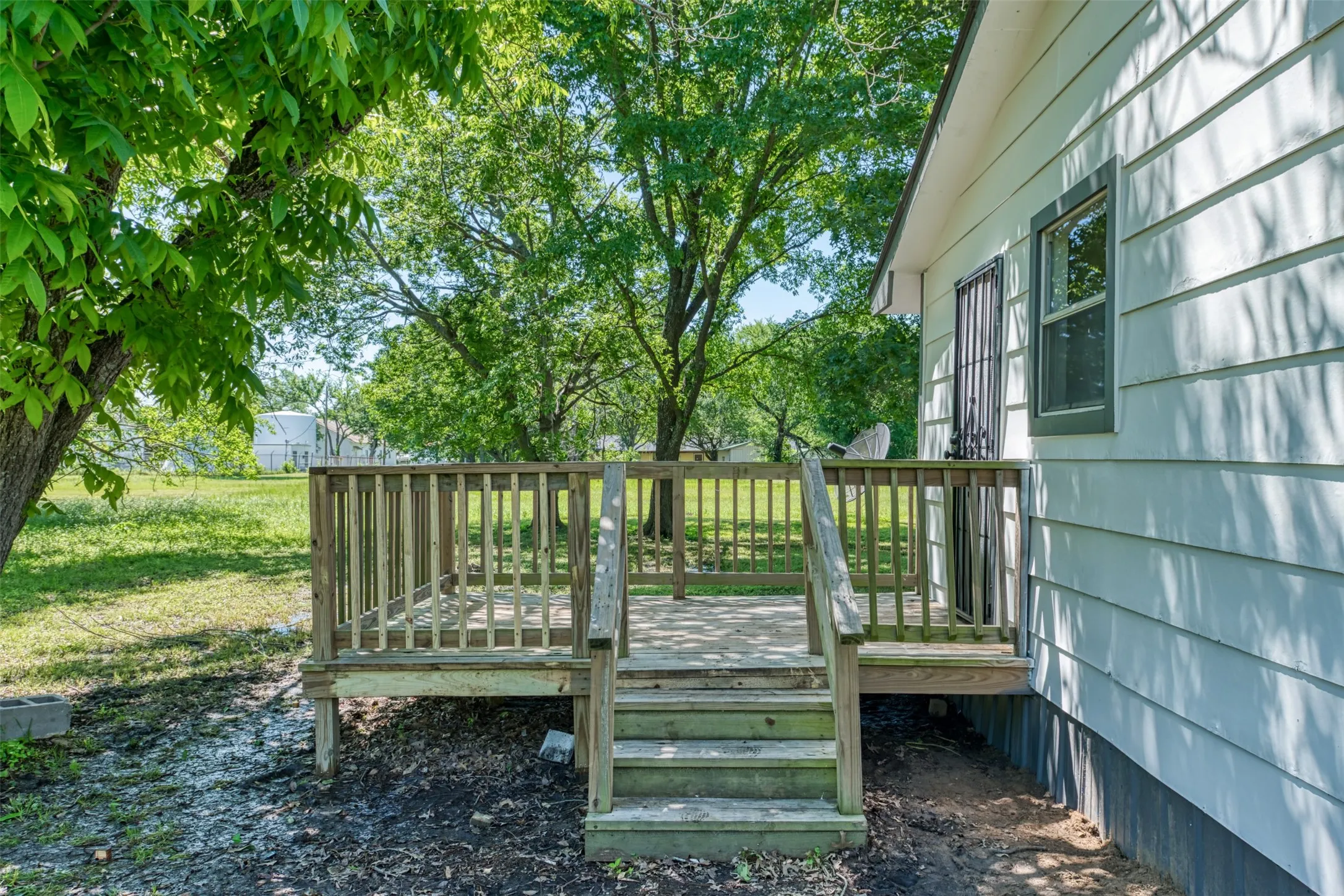 Single Family Residence For Sale in Navarro County , 103 Ivy Street, Goodlow, Texas 75144, 3 Bedroom, 2 Bathroom, Garage spaces, 1,456 Sqft, built in 1984, Preowned, mls#21127041, Real Estate Agent in Goodlow, Homes For Sale in Navarro county, Homes For Sale in Goodlow, Realtor in Goodlow Texas, Real Estate Brokerage Independent Realty Texas, Luminita Cordes Realtor