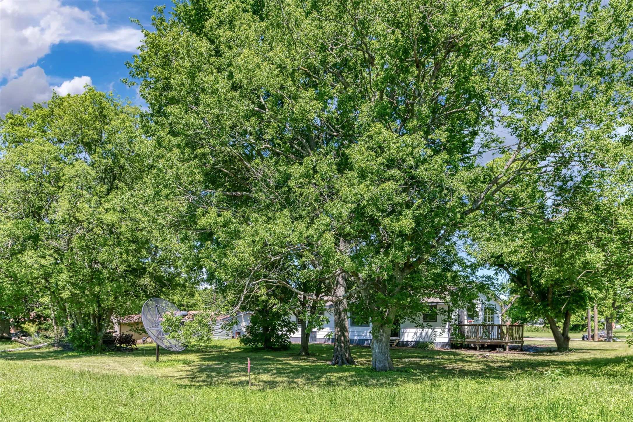 Single Family Residence For Sale in Navarro County , 103 Ivy Street, Goodlow, Texas 75144, 3 Bedroom, 2 Bathroom, Garage spaces, 1,456 Sqft, built in 1984, Preowned, mls#21127041, Real Estate Agent in Goodlow, Homes For Sale in Navarro county, Homes For Sale in Goodlow, Realtor in Goodlow Texas, Real Estate Brokerage Independent Realty Texas, Luminita Cordes Realtor