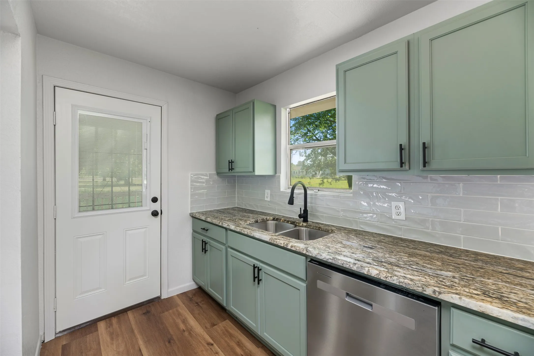 Single Family Residence For Sale in Navarro County , 103 Ivy Street, Goodlow, Texas 75144, 3 Bedroom, 2 Bathroom, Garage spaces, 1,456 Sqft, built in 1984, Preowned, mls#21127041, Real Estate Agent in Goodlow, Homes For Sale in Navarro county, Homes For Sale in Goodlow, Realtor in Goodlow Texas, Real Estate Brokerage Independent Realty Texas, Luminita Cordes Realtor