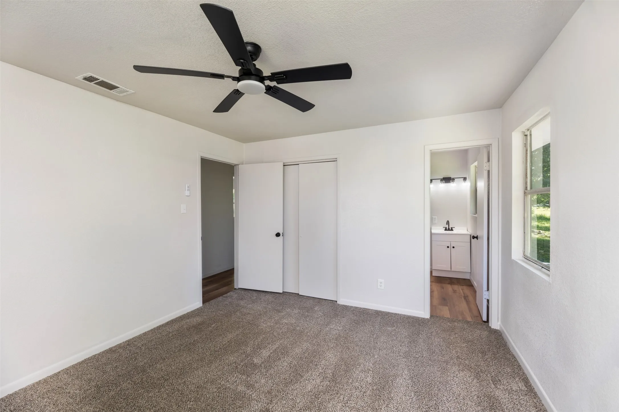 Single Family Residence For Sale in Navarro County , 103 Ivy Street, Goodlow, Texas 75144, 3 Bedroom, 2 Bathroom, Garage spaces, 1,456 Sqft, built in 1984, Preowned, mls#21127041, Real Estate Agent in Goodlow, Homes For Sale in Navarro county, Homes For Sale in Goodlow, Realtor in Goodlow Texas, Real Estate Brokerage Independent Realty Texas, Luminita Cordes Realtor