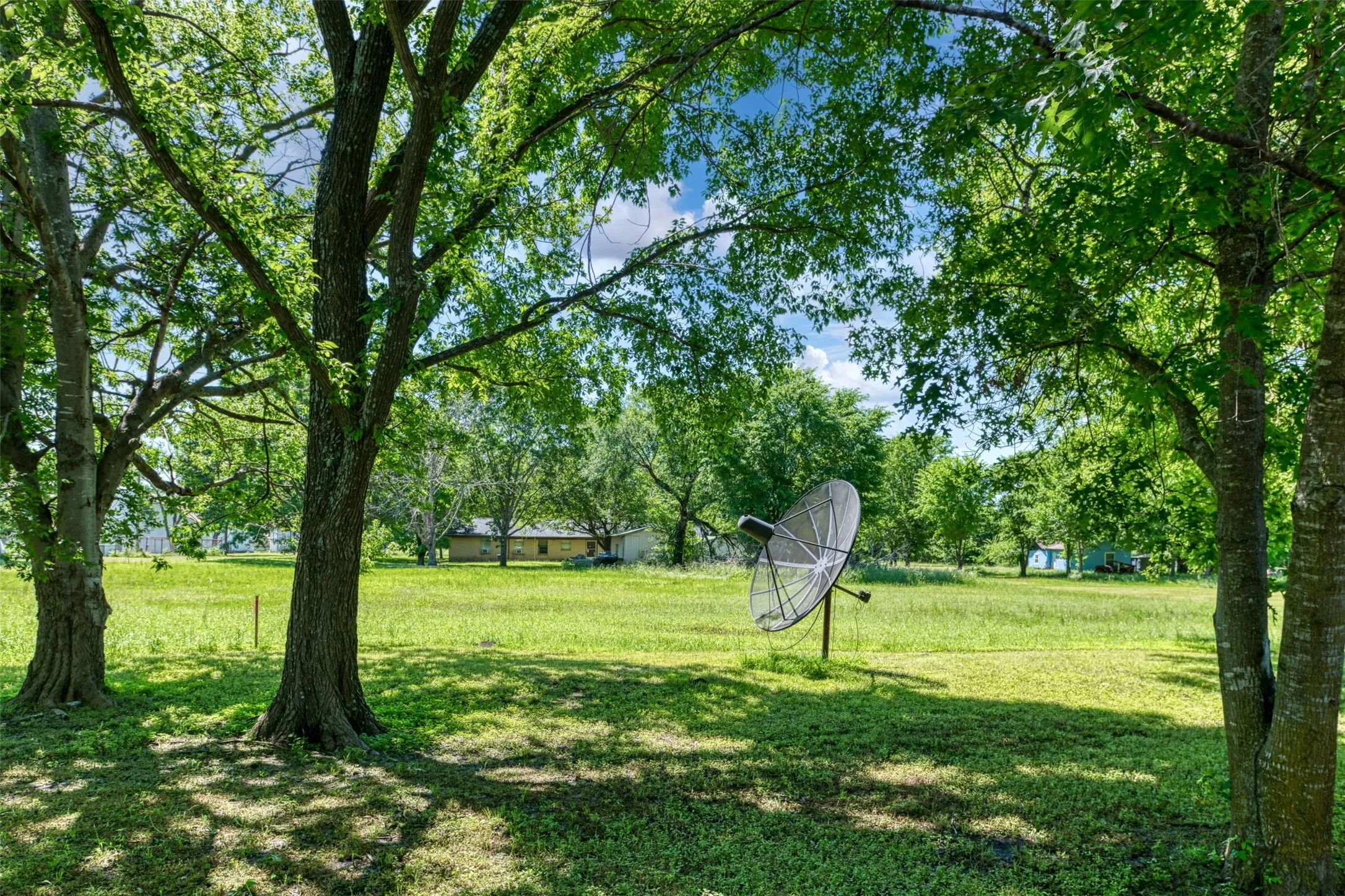 Single Family Residence For Sale in Navarro County , 103 Ivy Street, Goodlow, Texas 75144, 3 Bedroom, 2 Bathroom, Garage spaces, 1,456 Sqft, built in 1984, Preowned, mls#21127041, Real Estate Agent in Goodlow, Homes For Sale in Navarro county, Homes For Sale in Goodlow, Realtor in Goodlow Texas, Real Estate Brokerage Independent Realty Texas, Luminita Cordes Realtor