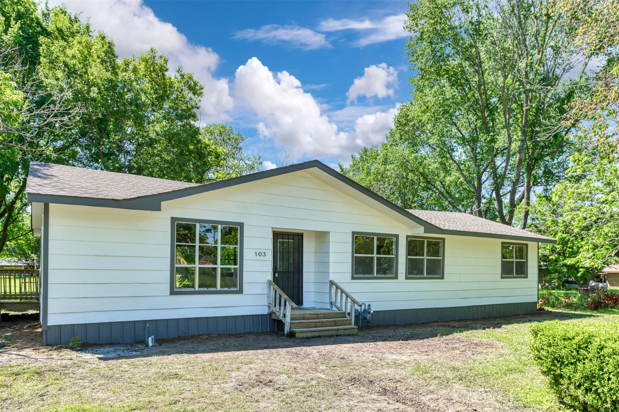 Single Family Residence For Sale in Navarro County , 103 Ivy Street, Goodlow, Texas 75144, 3 Bedroom, 2 Bathroom, Garage spaces, 1,456 Sqft, built in 1984, Preowned, mls#21127041, Real Estate Agent in Goodlow, Homes For Sale in Navarro county, Homes For Sale in Goodlow, Realtor in Goodlow Texas, Real Estate Brokerage Independent Realty Texas, Luminita Cordes Realtor