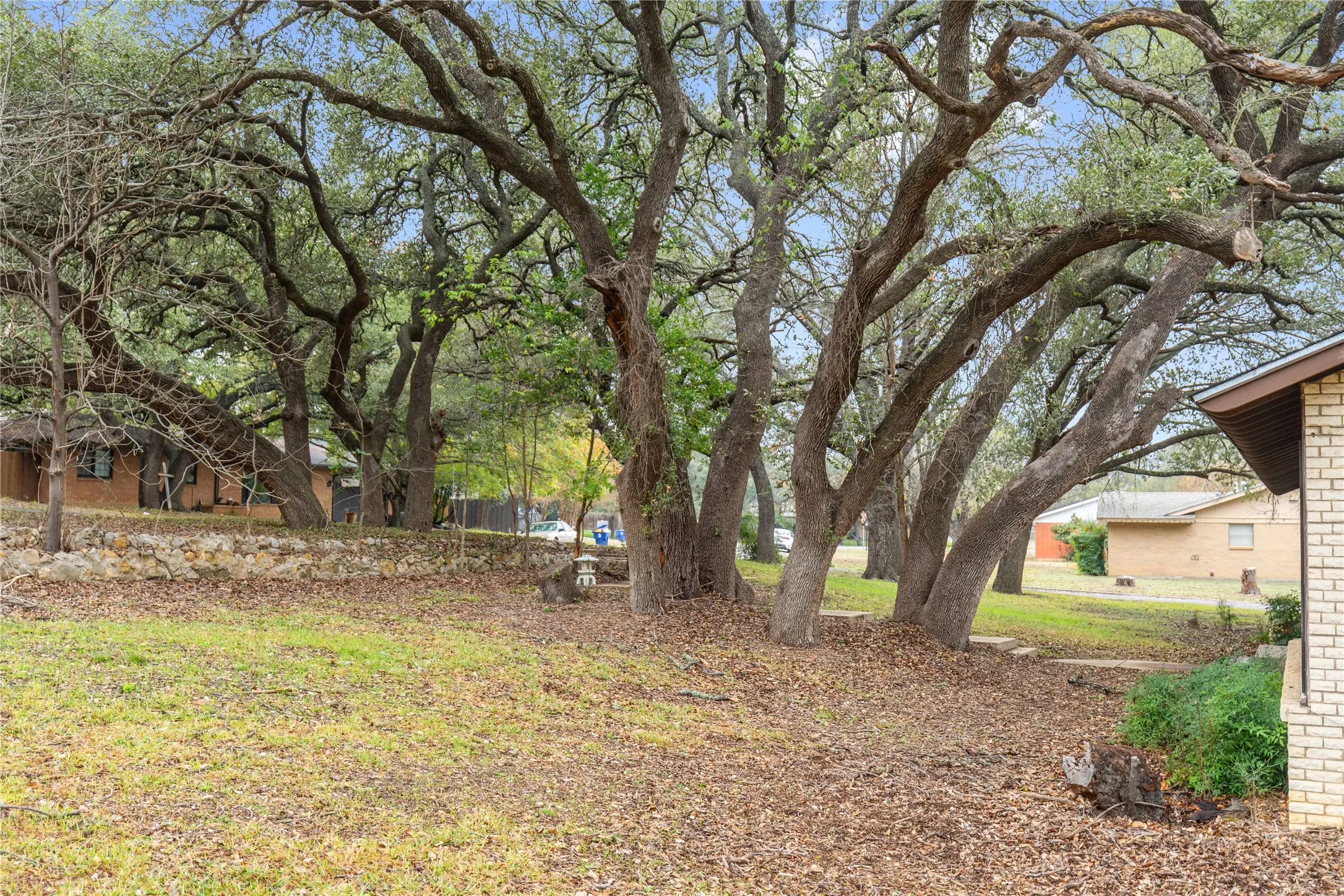 Single Family Residence For Sale in Brown County , 3904 Oakdale Drive, Brownwood, Texas 76801, 4 Bedroom, 3 Bathroom, Garage spaces, 2,475 Sqft, built in 1955, Preowned, mls#21115867, Real Estate Agent in Brownwood, Homes For Sale in Brown county, Homes For Sale in Brownwood, Realtor in Brownwood Texas, Real Estate Brokerage Independent Realty Texas, Luminita Cordes Realtor
