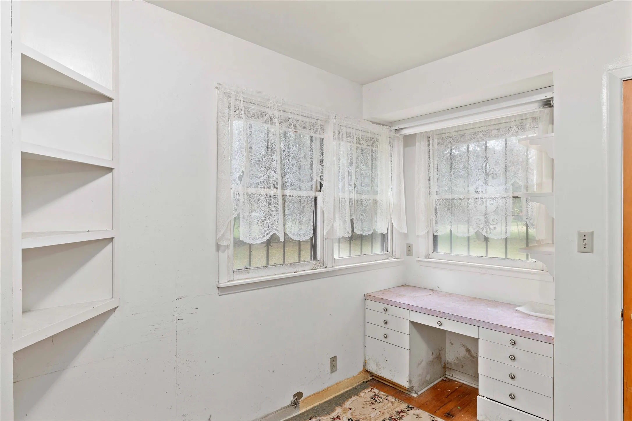 Single Family Residence For Sale in Brown County , 3904 Oakdale Drive, Brownwood, Texas 76801, 4 Bedroom, 3 Bathroom, Garage spaces, 2,475 Sqft, built in 1955, Preowned, mls#21115867, Real Estate Agent in Brownwood, Homes For Sale in Brown county, Homes For Sale in Brownwood, Realtor in Brownwood Texas, Real Estate Brokerage Independent Realty Texas, Luminita Cordes Realtor