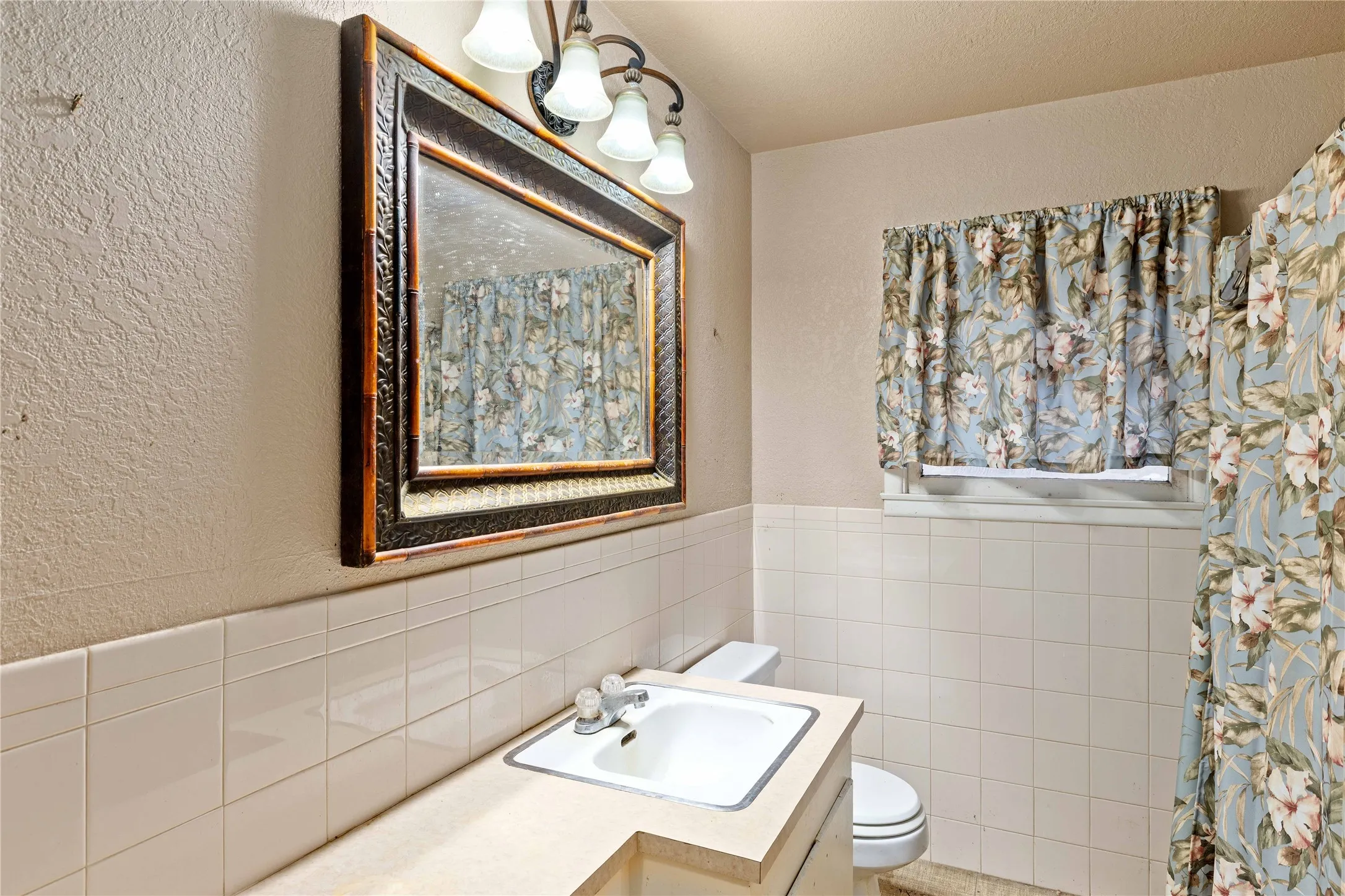 Single Family Residence For Sale in Brown County , 3904 Oakdale Drive, Brownwood, Texas 76801, 4 Bedroom, 3 Bathroom, Garage spaces, 2,475 Sqft, built in 1955, Preowned, mls#21115867, Real Estate Agent in Brownwood, Homes For Sale in Brown county, Homes For Sale in Brownwood, Realtor in Brownwood Texas, Real Estate Brokerage Independent Realty Texas, Luminita Cordes Realtor