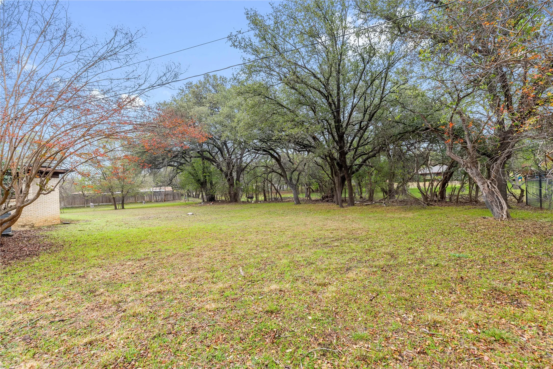 Single Family Residence For Sale in Brown County , 3904 Oakdale Drive, Brownwood, Texas 76801, 4 Bedroom, 3 Bathroom, Garage spaces, 2,475 Sqft, built in 1955, Preowned, mls#21115867, Real Estate Agent in Brownwood, Homes For Sale in Brown county, Homes For Sale in Brownwood, Realtor in Brownwood Texas, Real Estate Brokerage Independent Realty Texas, Luminita Cordes Realtor