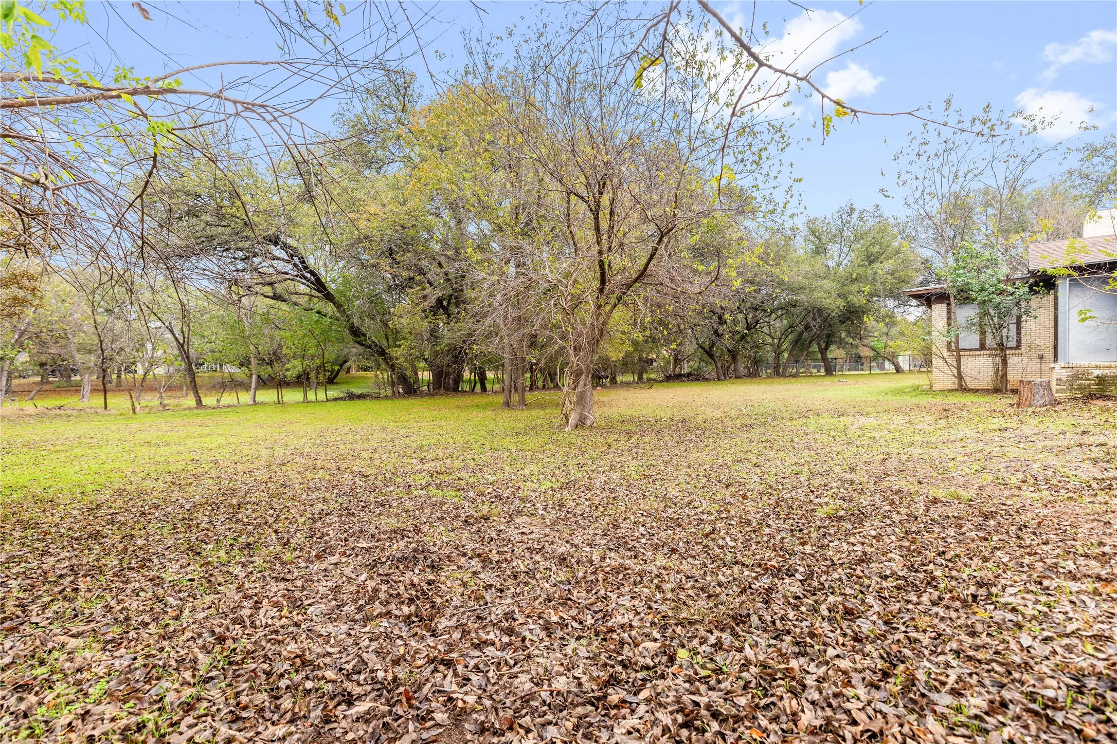 Single Family Residence For Sale in Brown County , 3904 Oakdale Drive, Brownwood, Texas 76801, 4 Bedroom, 3 Bathroom, Garage spaces, 2,475 Sqft, built in 1955, Preowned, mls#21115867, Real Estate Agent in Brownwood, Homes For Sale in Brown county, Homes For Sale in Brownwood, Realtor in Brownwood Texas, Real Estate Brokerage Independent Realty Texas, Luminita Cordes Realtor