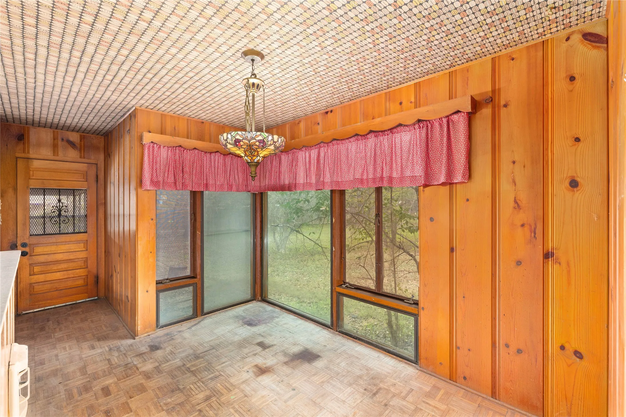 Single Family Residence For Sale in Brown County , 3904 Oakdale Drive, Brownwood, Texas 76801, 4 Bedroom, 3 Bathroom, Garage spaces, 2,475 Sqft, built in 1955, Preowned, mls#21115867, Real Estate Agent in Brownwood, Homes For Sale in Brown county, Homes For Sale in Brownwood, Realtor in Brownwood Texas, Real Estate Brokerage Independent Realty Texas, Luminita Cordes Realtor