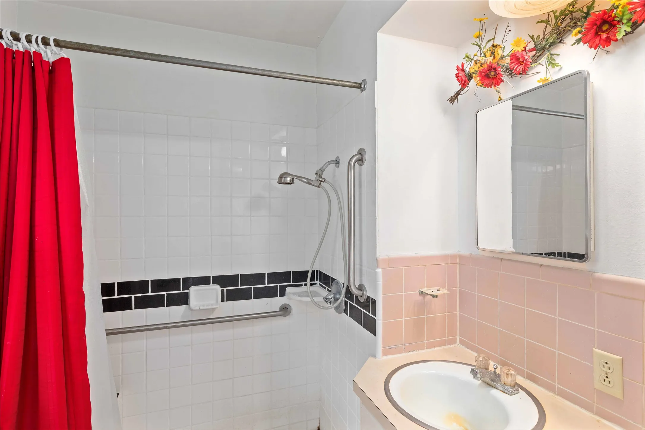 Single Family Residence For Sale in Brown County , 3904 Oakdale Drive, Brownwood, Texas 76801, 4 Bedroom, 3 Bathroom, Garage spaces, 2,475 Sqft, built in 1955, Preowned, mls#21115867, Real Estate Agent in Brownwood, Homes For Sale in Brown county, Homes For Sale in Brownwood, Realtor in Brownwood Texas, Real Estate Brokerage Independent Realty Texas, Luminita Cordes Realtor