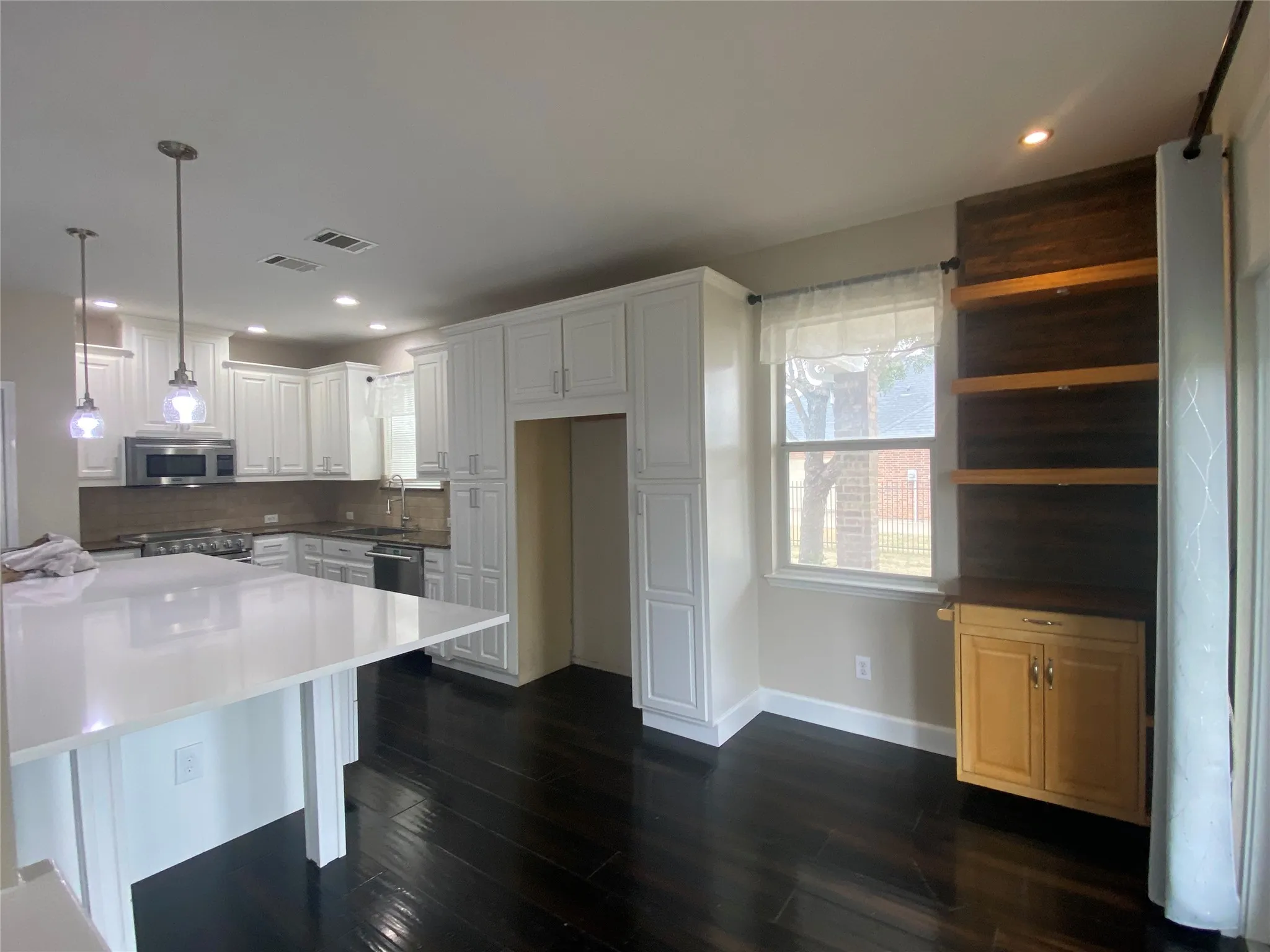 Single Family Residence For Rent in Dallas County , 2920 Pinehurst, Grand Prairie, Texas 75104, 4 Bedroom, 4 Bathroom, 2 Garage spaces, 3,269 Sqft, built in 2006, mls#21127720, Real Estate Agent in Grand Prairie, Homes For Rent in Dallas county, Homes For Rent in Grand Prairie, Realtor in Grand Prairie Texas, Real Estate Brokerage Independent Realty Texas, Luminita Cordes Realtor