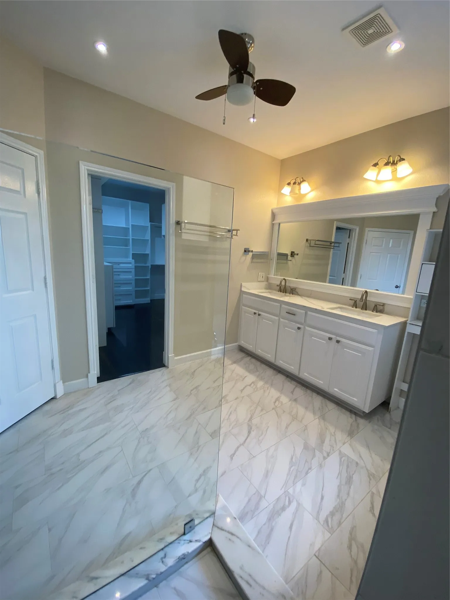 Single Family Residence For Rent in Dallas County , 2920 Pinehurst, Grand Prairie, Texas 75104, 4 Bedroom, 4 Bathroom, 2 Garage spaces, 3,269 Sqft, built in 2006, mls#21127720, Real Estate Agent in Grand Prairie, Homes For Rent in Dallas county, Homes For Rent in Grand Prairie, Realtor in Grand Prairie Texas, Real Estate Brokerage Independent Realty Texas, Luminita Cordes Realtor