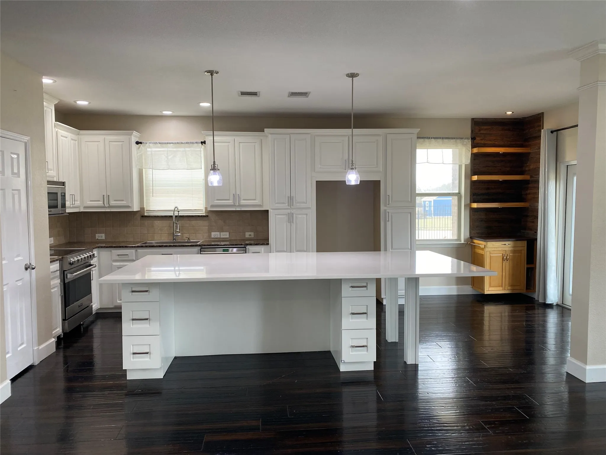 Single Family Residence For Rent in Dallas County , 2920 Pinehurst, Grand Prairie, Texas 75104, 4 Bedroom, 4 Bathroom, 2 Garage spaces, 3,269 Sqft, built in 2006, mls#21127720, Real Estate Agent in Grand Prairie, Homes For Rent in Dallas county, Homes For Rent in Grand Prairie, Realtor in Grand Prairie Texas, Real Estate Brokerage Independent Realty Texas, Luminita Cordes Realtor
