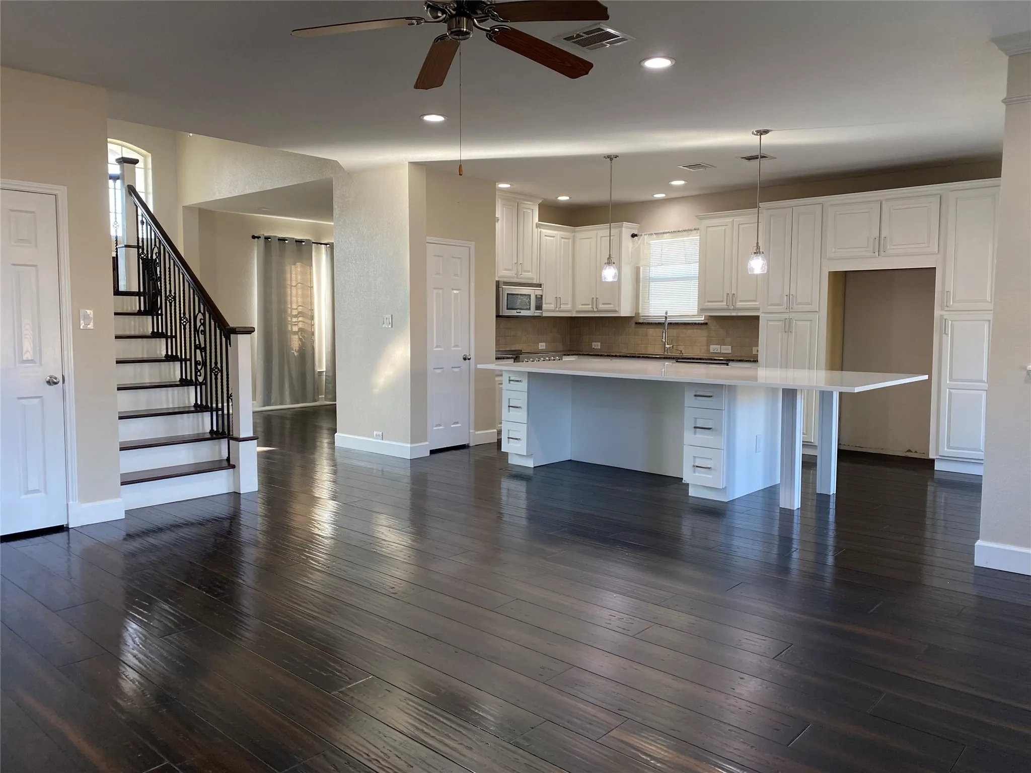 Single Family Residence For Rent in Dallas County , 2920 Pinehurst, Grand Prairie, Texas 75104, 4 Bedroom, 4 Bathroom, 2 Garage spaces, 3,269 Sqft, built in 2006, mls#21127720, Real Estate Agent in Grand Prairie, Homes For Rent in Dallas county, Homes For Rent in Grand Prairie, Realtor in Grand Prairie Texas, Real Estate Brokerage Independent Realty Texas, Luminita Cordes Realtor