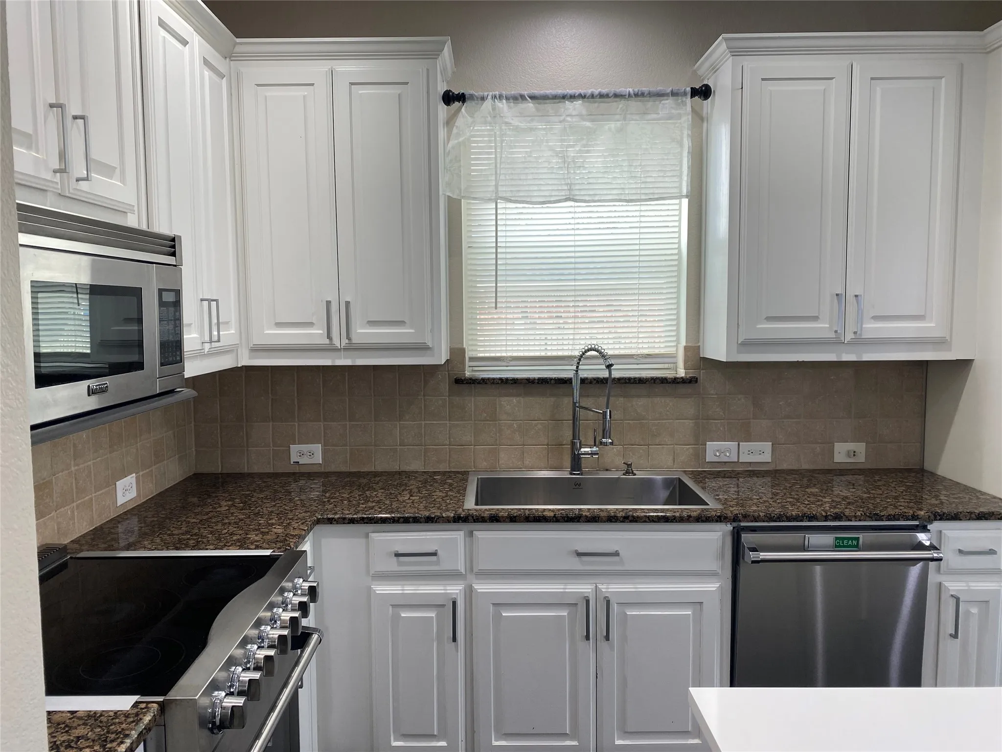 Single Family Residence For Rent in Dallas County , 2920 Pinehurst, Grand Prairie, Texas 75104, 4 Bedroom, 4 Bathroom, 2 Garage spaces, 3,269 Sqft, built in 2006, mls#21127720, Real Estate Agent in Grand Prairie, Homes For Rent in Dallas county, Homes For Rent in Grand Prairie, Realtor in Grand Prairie Texas, Real Estate Brokerage Independent Realty Texas, Luminita Cordes Realtor