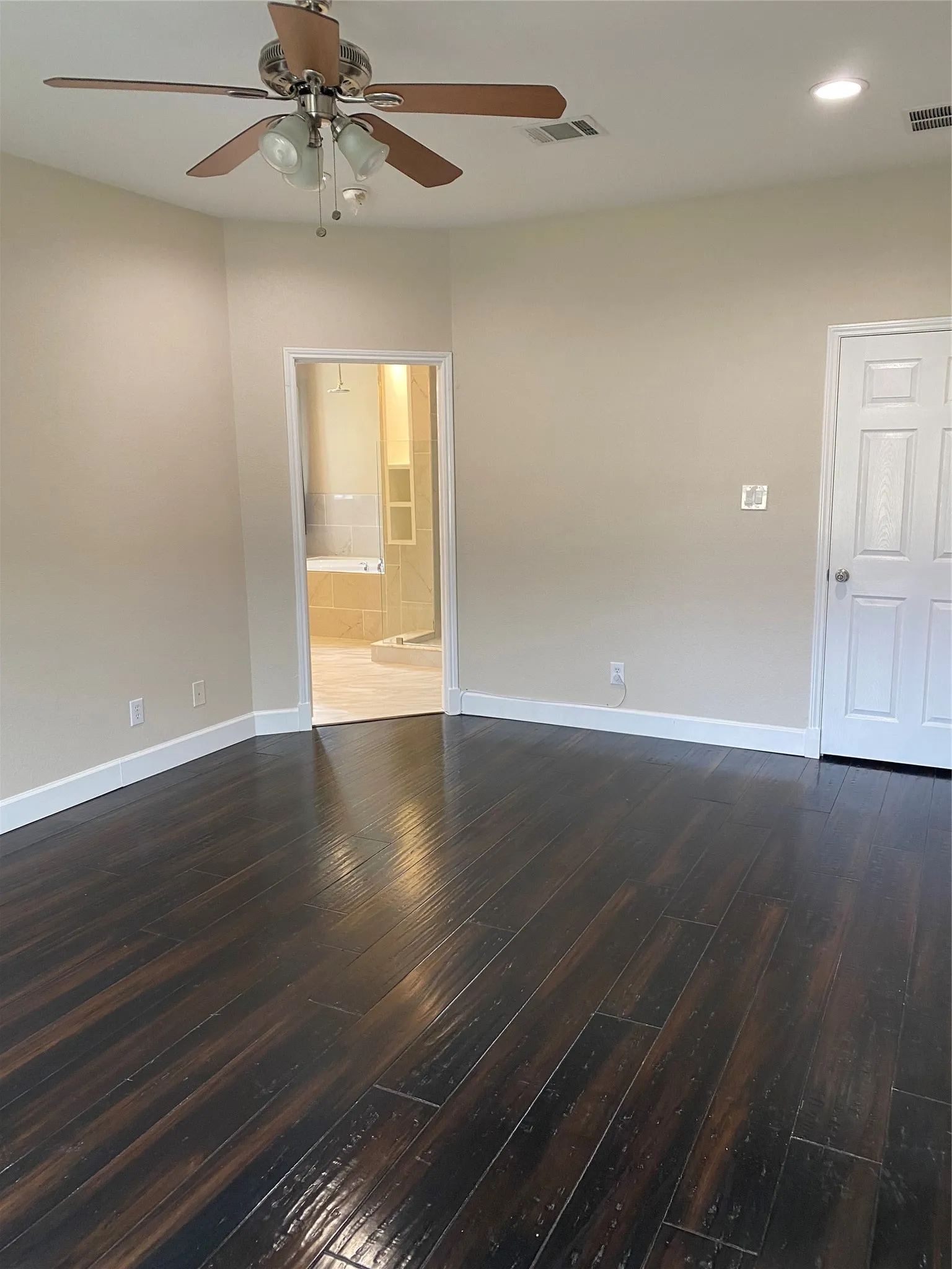 Single Family Residence For Rent in Dallas County , 2920 Pinehurst, Grand Prairie, Texas 75104, 4 Bedroom, 4 Bathroom, 2 Garage spaces, 3,269 Sqft, built in 2006, mls#21127720, Real Estate Agent in Grand Prairie, Homes For Rent in Dallas county, Homes For Rent in Grand Prairie, Realtor in Grand Prairie Texas, Real Estate Brokerage Independent Realty Texas, Luminita Cordes Realtor