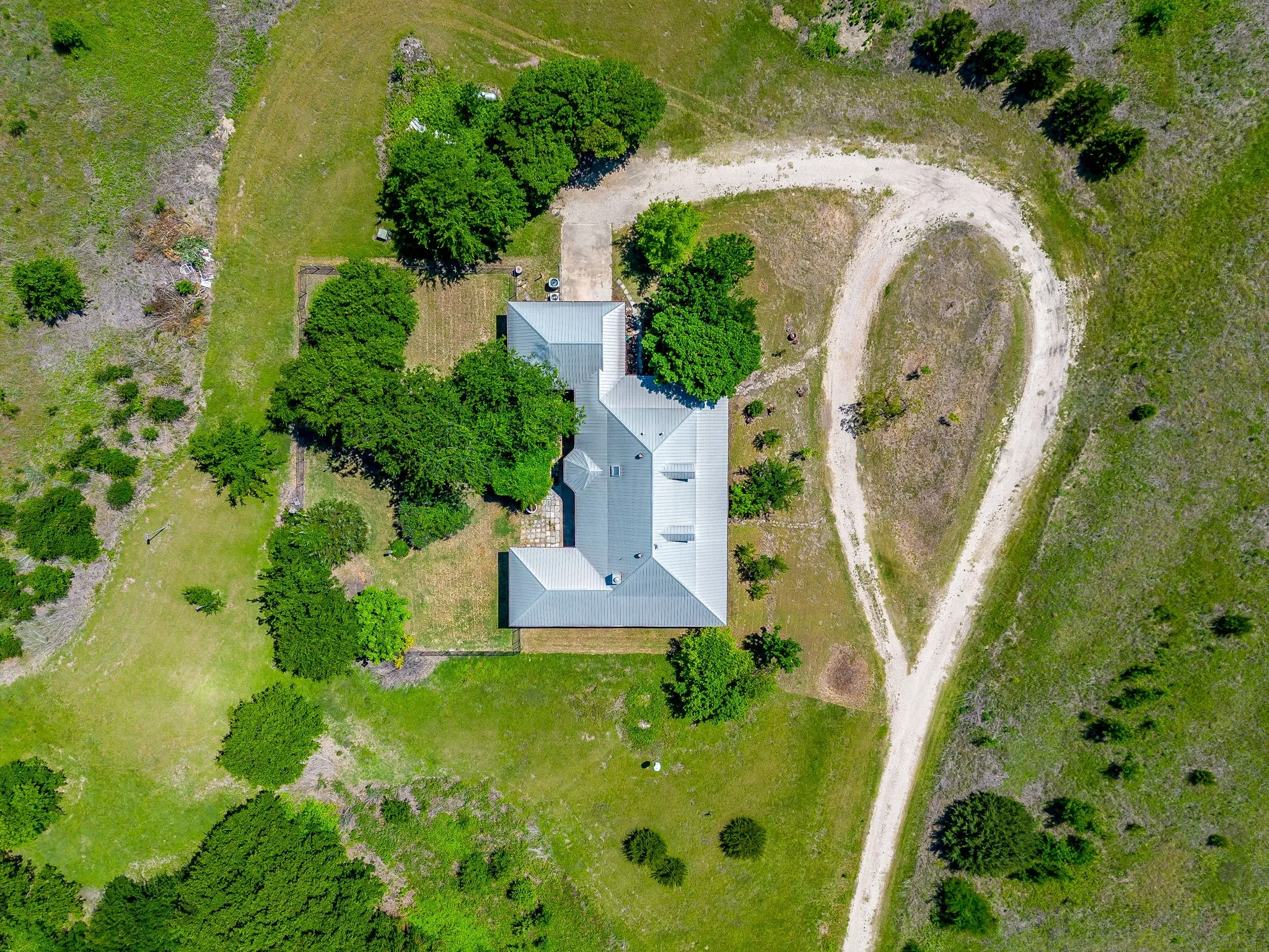 Single Family Residence For Sale in Rockwall County , 831 Cullins Road, Rockwall, Texas 75032, 3 Bedroom, 3 Bathroom, 2 Garage spaces, 3,032 Sqft, built in 1995, Preowned, mls#21119590, Real Estate Agent in Rockwall, Homes For Sale in Rockwall county, Homes For Sale in Rockwall, Realtor in Rockwall Texas, Real Estate Brokerage Independent Realty Texas, Luminita Cordes Realtor