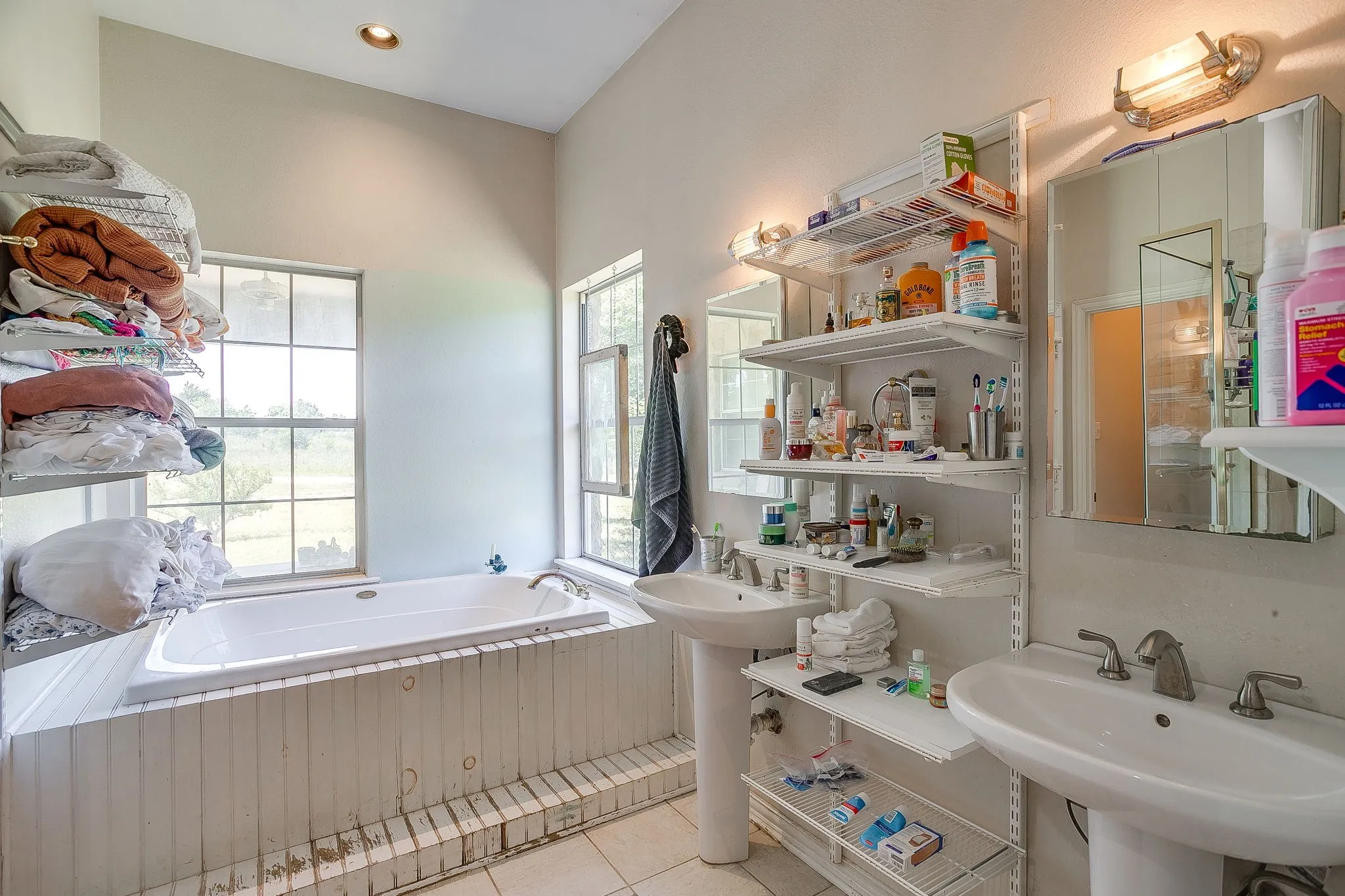 Single Family Residence For Sale in Rockwall County , 831 Cullins Road, Rockwall, Texas 75032, 3 Bedroom, 3 Bathroom, 2 Garage spaces, 3,032 Sqft, built in 1995, Preowned, mls#21119590, Real Estate Agent in Rockwall, Homes For Sale in Rockwall county, Homes For Sale in Rockwall, Realtor in Rockwall Texas, Real Estate Brokerage Independent Realty Texas, Luminita Cordes Realtor
