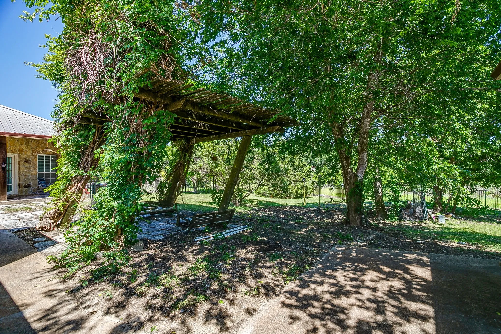 Single Family Residence For Sale in Rockwall County , 831 Cullins Road, Rockwall, Texas 75032, 3 Bedroom, 3 Bathroom, 2 Garage spaces, 3,032 Sqft, built in 1995, Preowned, mls#21119590, Real Estate Agent in Rockwall, Homes For Sale in Rockwall county, Homes For Sale in Rockwall, Realtor in Rockwall Texas, Real Estate Brokerage Independent Realty Texas, Luminita Cordes Realtor