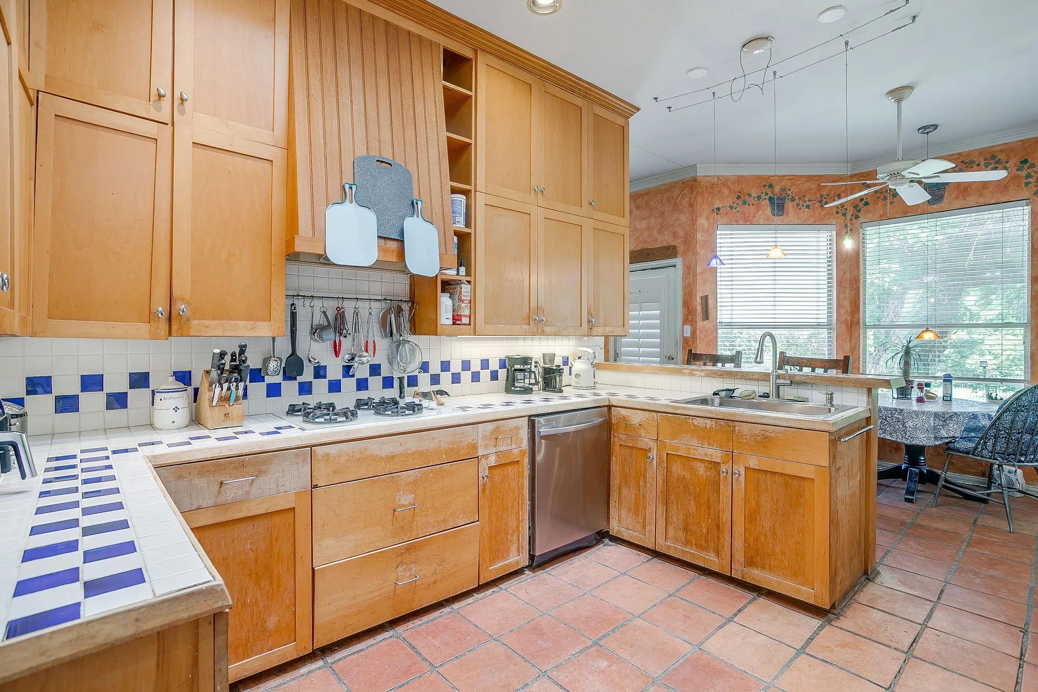 Single Family Residence For Sale in Rockwall County , 831 Cullins Road, Rockwall, Texas 75032, 3 Bedroom, 3 Bathroom, 2 Garage spaces, 3,032 Sqft, built in 1995, Preowned, mls#21119590, Real Estate Agent in Rockwall, Homes For Sale in Rockwall county, Homes For Sale in Rockwall, Realtor in Rockwall Texas, Real Estate Brokerage Independent Realty Texas, Luminita Cordes Realtor