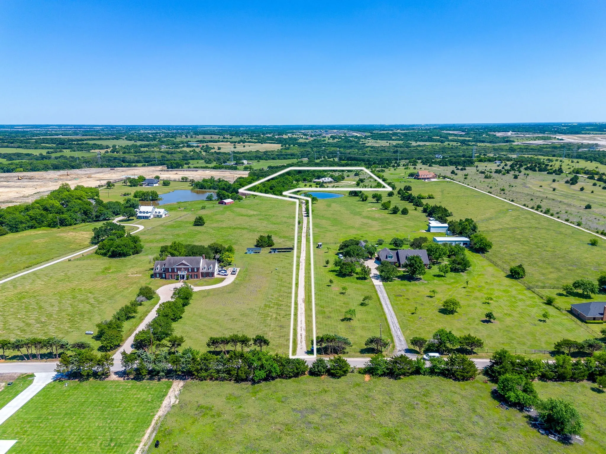 Outline of property with private driveway