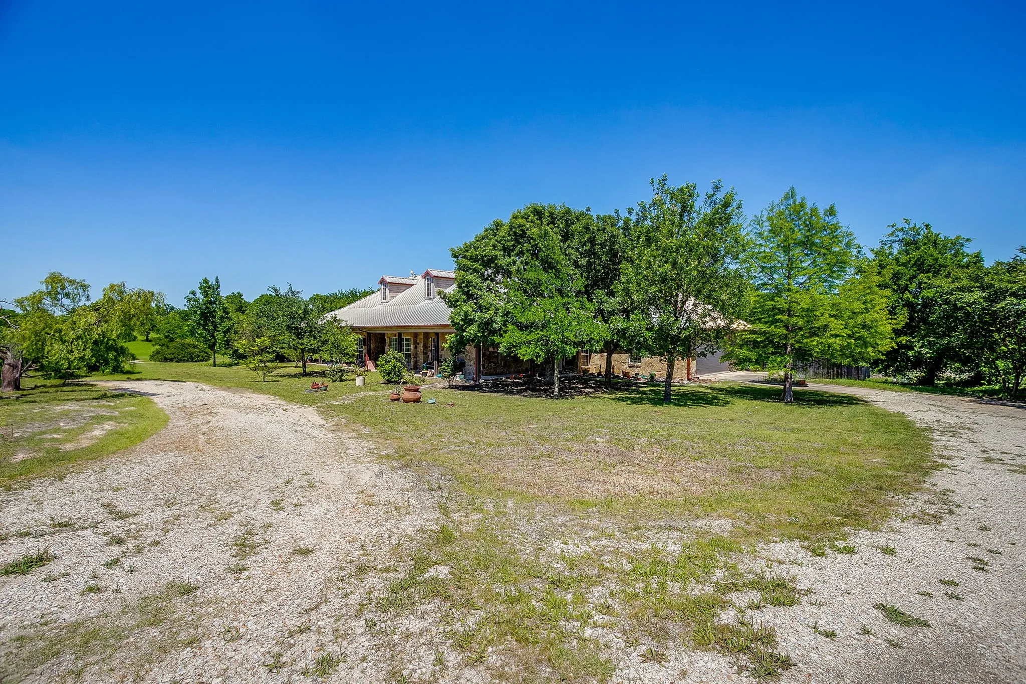 Single Family Residence For Sale in Rockwall County , 831 Cullins Road, Rockwall, Texas 75032, 3 Bedroom, 3 Bathroom, 2 Garage spaces, 3,032 Sqft, built in 1995, Preowned, mls#21119590, Real Estate Agent in Rockwall, Homes For Sale in Rockwall county, Homes For Sale in Rockwall, Realtor in Rockwall Texas, Real Estate Brokerage Independent Realty Texas, Luminita Cordes Realtor