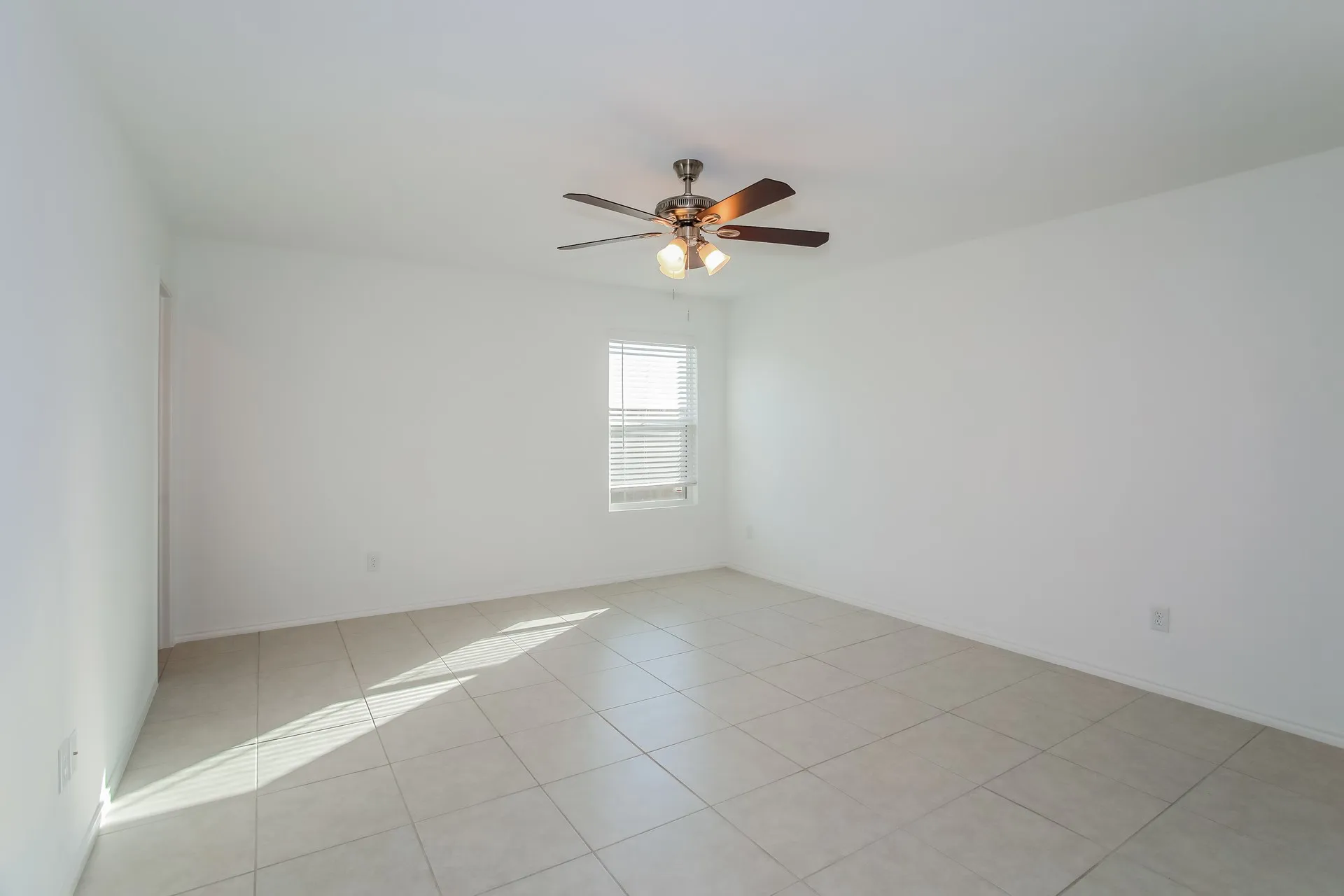 Single Family Residence For Rent in Collin County , 5825 Rockrose Lane, Princeton, Texas 75407, 3 Bedrooms, 2 Bathrooms, 2 Garage spaces, 1,440 Sqft, built in 2022, Price $1,780, mls#21128100, Real Estate Agent in Princeton, Homes For Rent in Collin county, Homes For Rent in Princeton, Realtor in Princeton Texas, Real Estate Brokerage Independent Realty Texas, Luminita Cordes Realtor