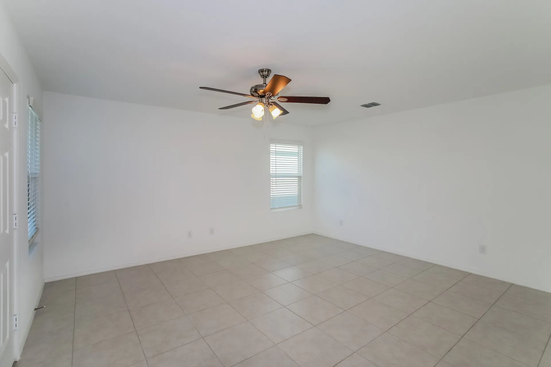 Single Family Residence For Rent in Collin County , 5825 Rockrose Lane, Princeton, Texas 75407, 3 Bedrooms, 2 Bathrooms, 2 Garage spaces, 1,440 Sqft, built in 2022, Price $1,780, mls#21128100, Real Estate Agent in Princeton, Homes For Rent in Collin county, Homes For Rent in Princeton, Realtor in Princeton Texas, Real Estate Brokerage Independent Realty Texas, Luminita Cordes Realtor