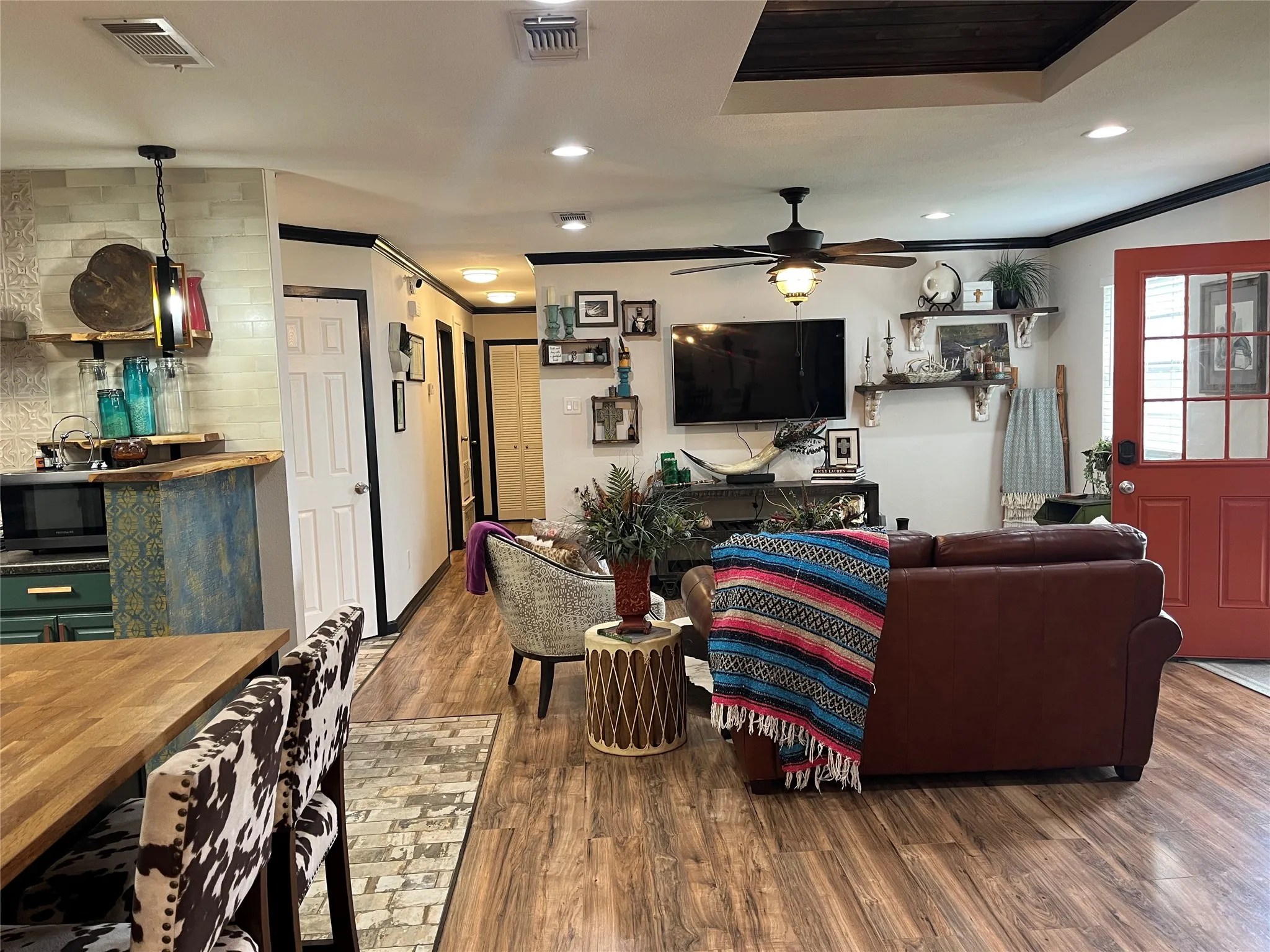 Single Family Residence For Sale in Hood County , 506 E Barton Street, Granbury, Texas 76048, 3 Bedroom, 2 Bathroom, Garage spaces, 1,611 Sqft, built in 1978, mls#21127992, Real Estate Agent in Granbury, Homes For Sale in Hood county, Homes For Sale in Granbury, Realtor in Granbury Texas, Real Estate Brokerage Independent Realty Texas, Luminita Cordes Realtor