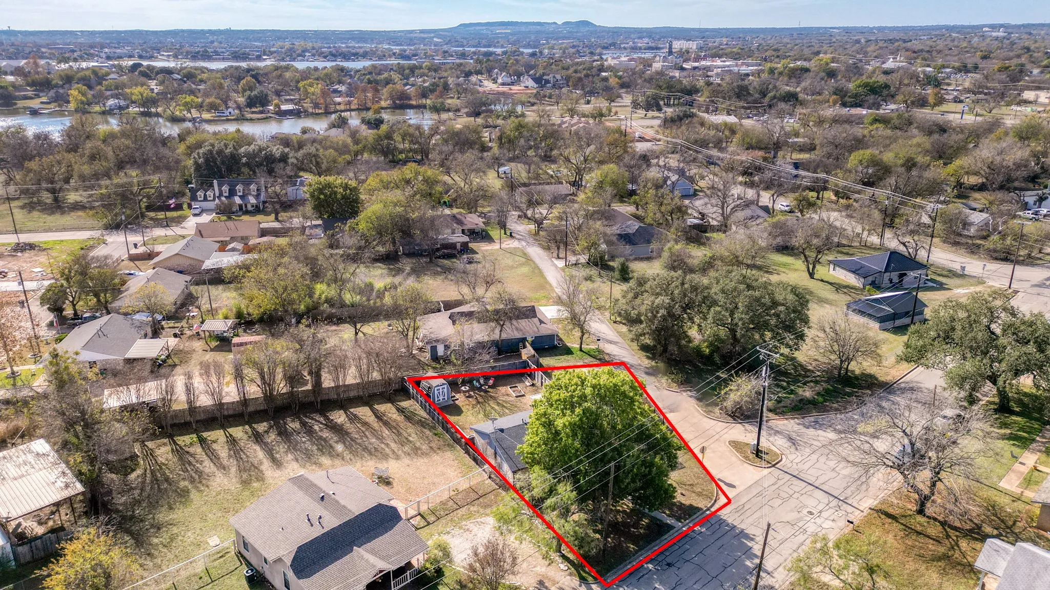 Single Family Residence For Sale in Hood County , 506 E Barton Street, Granbury, Texas 76048, 3 Bedroom, 2 Bathroom, Garage spaces, 1,611 Sqft, built in 1978, mls#21127992, Real Estate Agent in Granbury, Homes For Sale in Hood county, Homes For Sale in Granbury, Realtor in Granbury Texas, Real Estate Brokerage Independent Realty Texas, Luminita Cordes Realtor