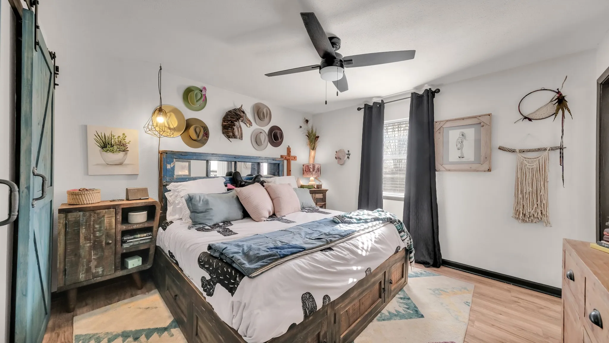 Single Family Residence For Sale in Hood County , 506 E Barton Street, Granbury, Texas 76048, 3 Bedroom, 2 Bathroom, Garage spaces, 1,611 Sqft, built in 1978, mls#21127992, Real Estate Agent in Granbury, Homes For Sale in Hood county, Homes For Sale in Granbury, Realtor in Granbury Texas, Real Estate Brokerage Independent Realty Texas, Luminita Cordes Realtor