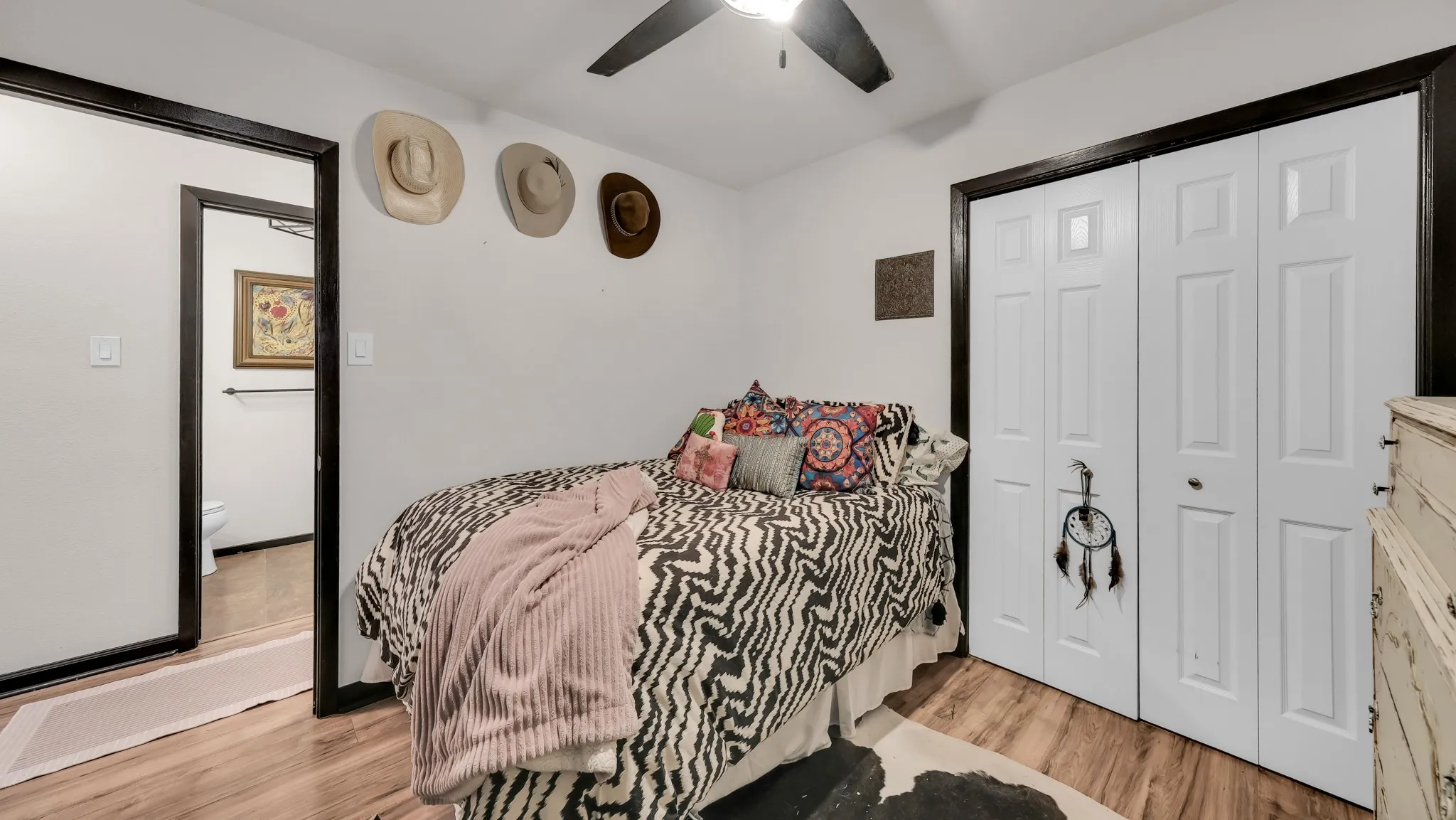 Single Family Residence For Sale in Hood County , 506 E Barton Street, Granbury, Texas 76048, 3 Bedroom, 2 Bathroom, Garage spaces, 1,611 Sqft, built in 1978, mls#21127992, Real Estate Agent in Granbury, Homes For Sale in Hood county, Homes For Sale in Granbury, Realtor in Granbury Texas, Real Estate Brokerage Independent Realty Texas, Luminita Cordes Realtor