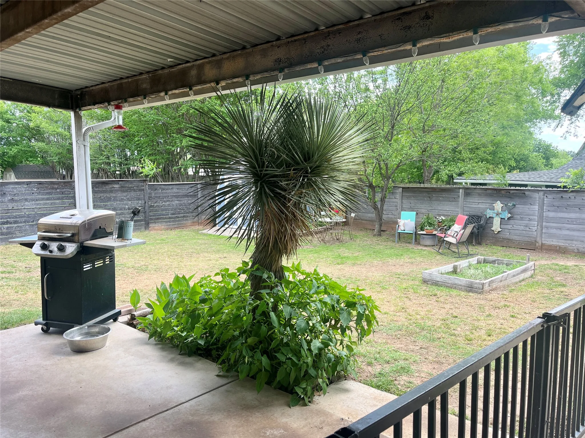 Single Family Residence For Sale in Hood County , 506 E Barton Street, Granbury, Texas 76048, 3 Bedroom, 2 Bathroom, Garage spaces, 1,611 Sqft, built in 1978, mls#21127992, Real Estate Agent in Granbury, Homes For Sale in Hood county, Homes For Sale in Granbury, Realtor in Granbury Texas, Real Estate Brokerage Independent Realty Texas, Luminita Cordes Realtor
