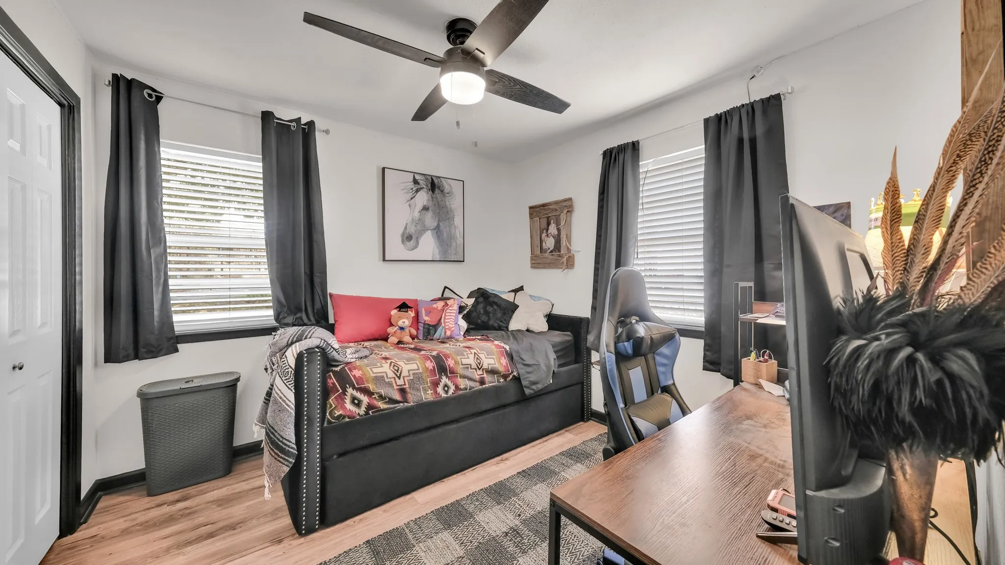 Single Family Residence For Sale in Hood County , 506 E Barton Street, Granbury, Texas 76048, 3 Bedroom, 2 Bathroom, Garage spaces, 1,611 Sqft, built in 1978, mls#21127992, Real Estate Agent in Granbury, Homes For Sale in Hood county, Homes For Sale in Granbury, Realtor in Granbury Texas, Real Estate Brokerage Independent Realty Texas, Luminita Cordes Realtor