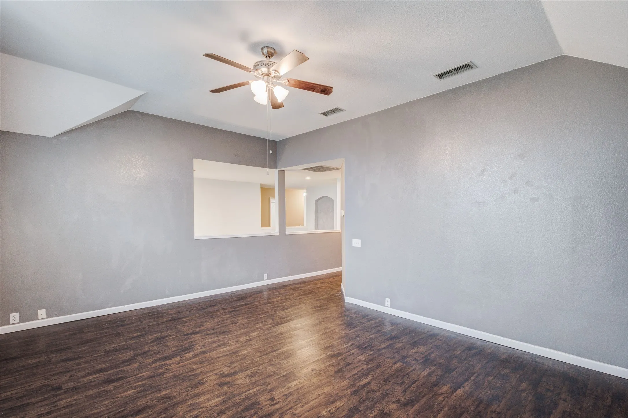 Single Family Residence For Sale in Tarrant County , 1036 Cottonbelt Drive, Saginaw, Texas 76131, 4 Bedroom, 4 Bathroom, 2 Garage spaces, 3,130 Sqft, built in 1998, mls#21128252, Real Estate Agent in Saginaw, Homes For Sale in Tarrant county, Homes For Sale in Saginaw, Realtor in Saginaw Texas, Real Estate Brokerage Independent Realty Texas, Luminita Cordes Realtor