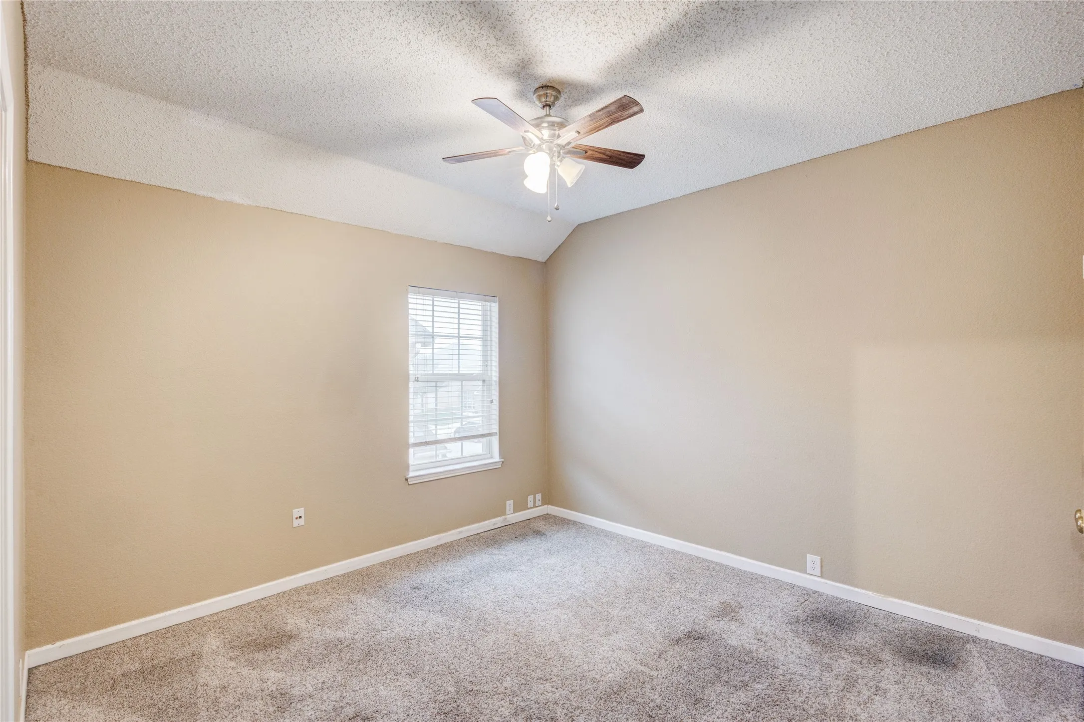 Single Family Residence For Sale in Tarrant County , 1036 Cottonbelt Drive, Saginaw, Texas 76131, 4 Bedroom, 4 Bathroom, 2 Garage spaces, 3,130 Sqft, built in 1998, mls#21128252, Real Estate Agent in Saginaw, Homes For Sale in Tarrant county, Homes For Sale in Saginaw, Realtor in Saginaw Texas, Real Estate Brokerage Independent Realty Texas, Luminita Cordes Realtor