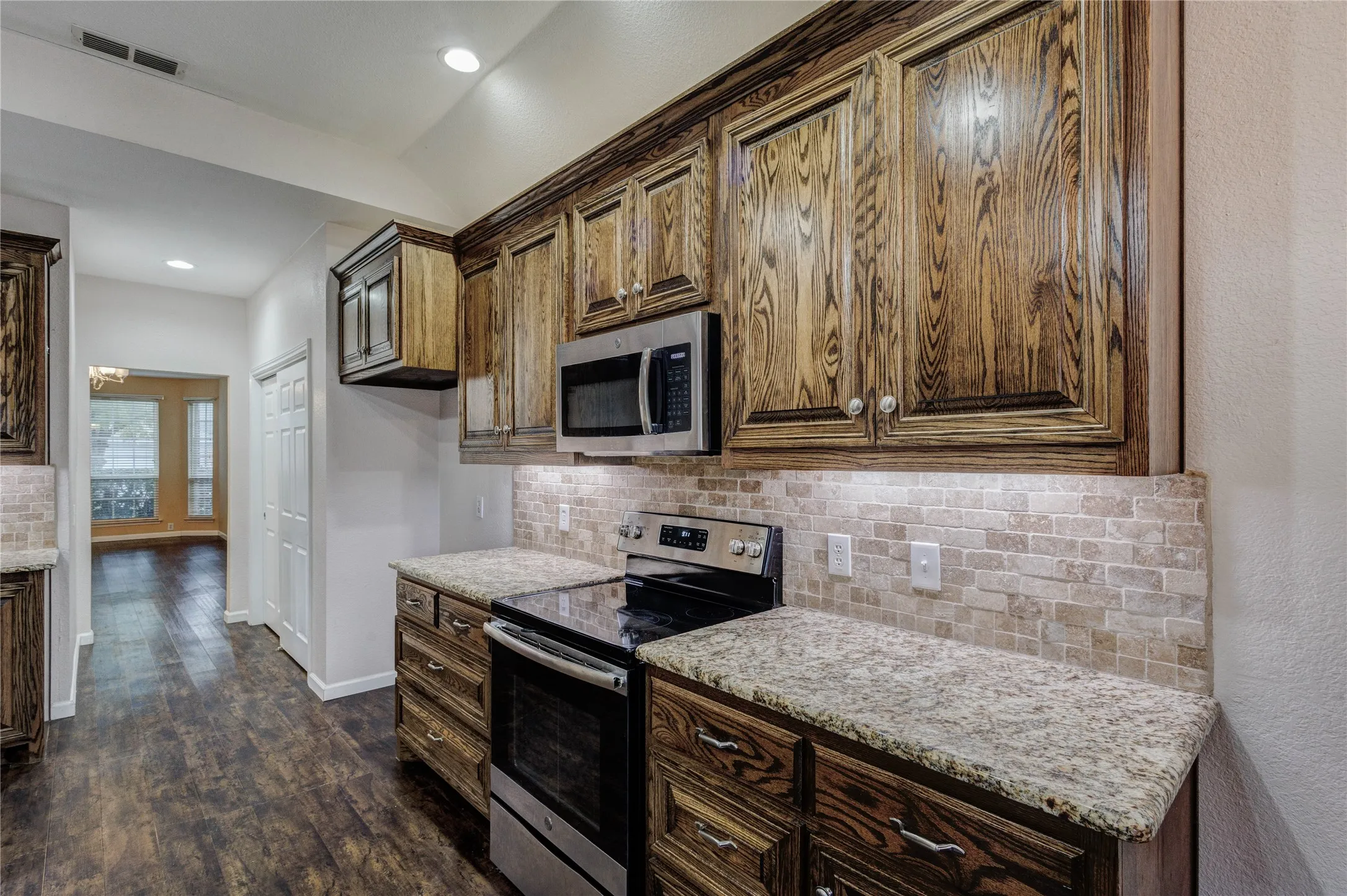 Single Family Residence For Sale in Tarrant County , 1036 Cottonbelt Drive, Saginaw, Texas 76131, 4 Bedroom, 4 Bathroom, 2 Garage spaces, 3,130 Sqft, built in 1998, mls#21128252, Real Estate Agent in Saginaw, Homes For Sale in Tarrant county, Homes For Sale in Saginaw, Realtor in Saginaw Texas, Real Estate Brokerage Independent Realty Texas, Luminita Cordes Realtor