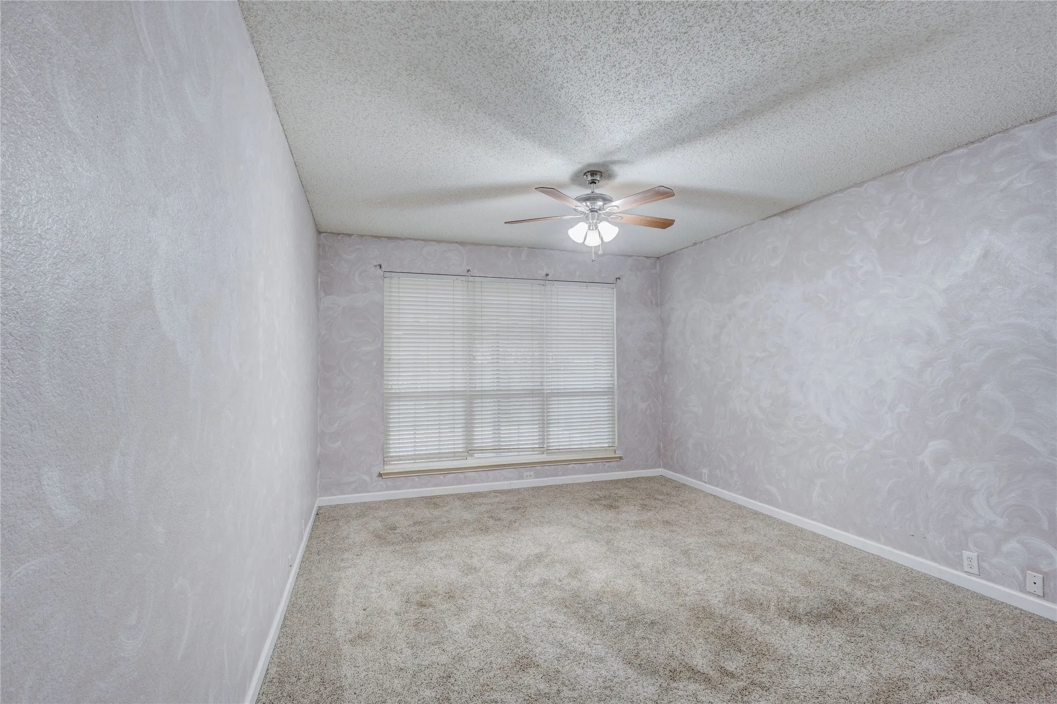 Single Family Residence For Sale in Tarrant County , 1036 Cottonbelt Drive, Saginaw, Texas 76131, 4 Bedroom, 4 Bathroom, 2 Garage spaces, 3,130 Sqft, built in 1998, mls#21128252, Real Estate Agent in Saginaw, Homes For Sale in Tarrant county, Homes For Sale in Saginaw, Realtor in Saginaw Texas, Real Estate Brokerage Independent Realty Texas, Luminita Cordes Realtor